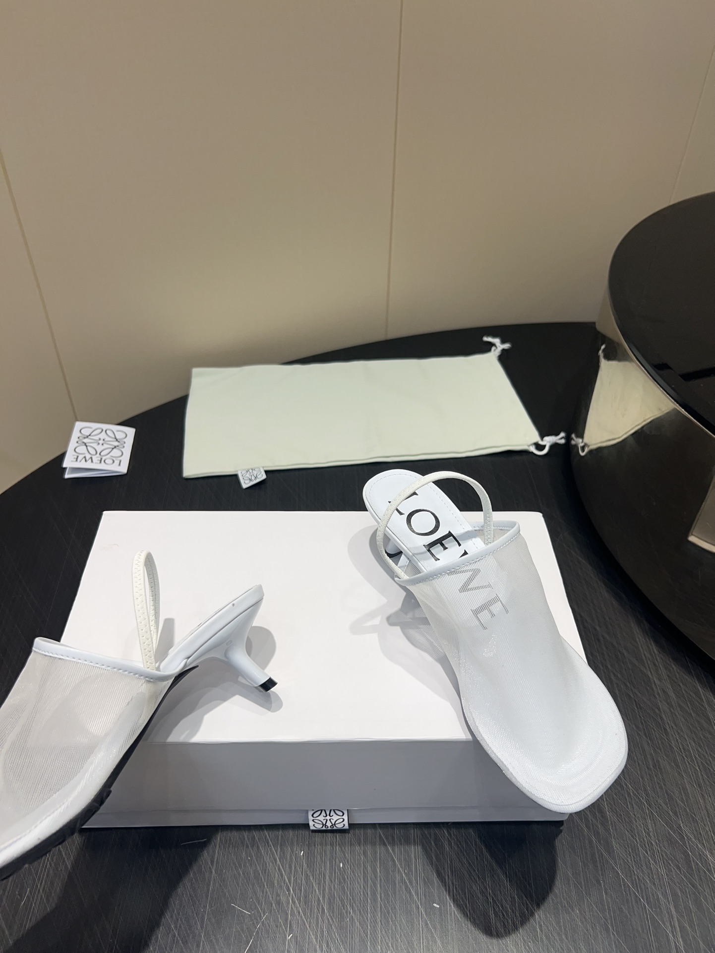 “Top Italian Designer’s Monopoly Shoe Collection: Innovative, Stylish, and Unique” - 图片 3