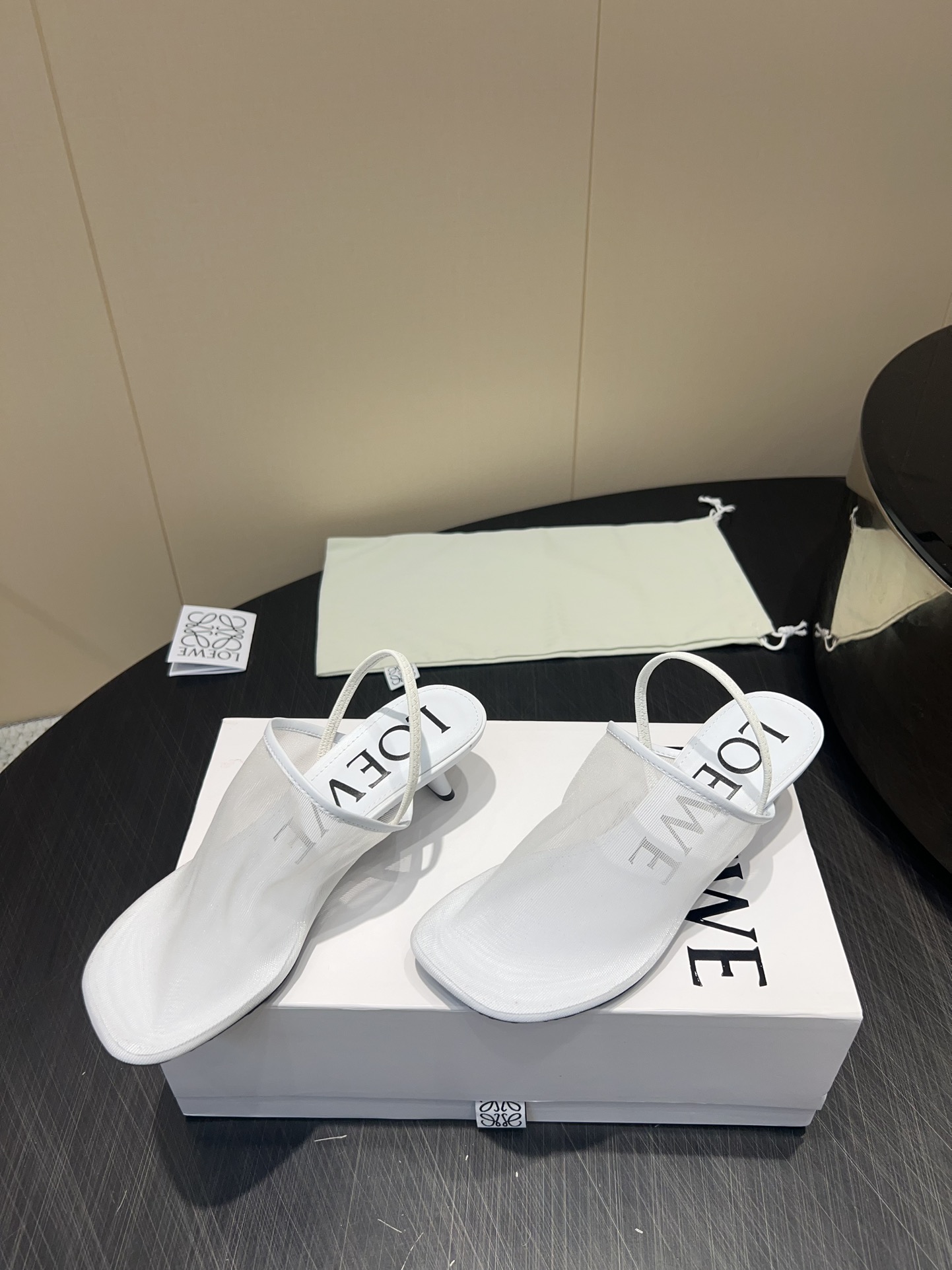 “Top Italian Designer’s Monopoly Shoe Collection: Innovative, Stylish, and Unique” - 图片 1