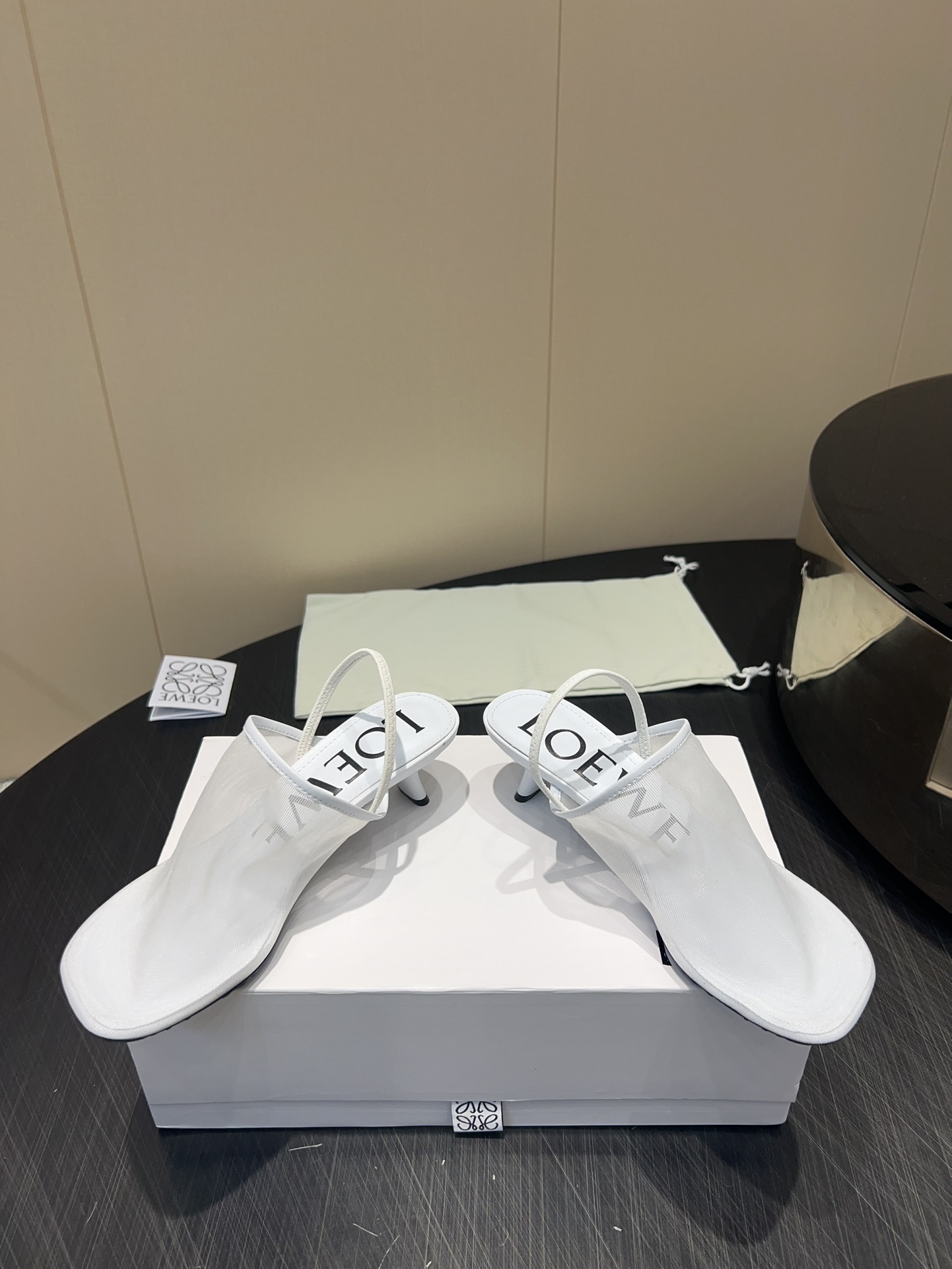 “Top Italian Designer’s Monopoly Shoe Collection: Innovative, Stylish, and Unique” - 图片 2