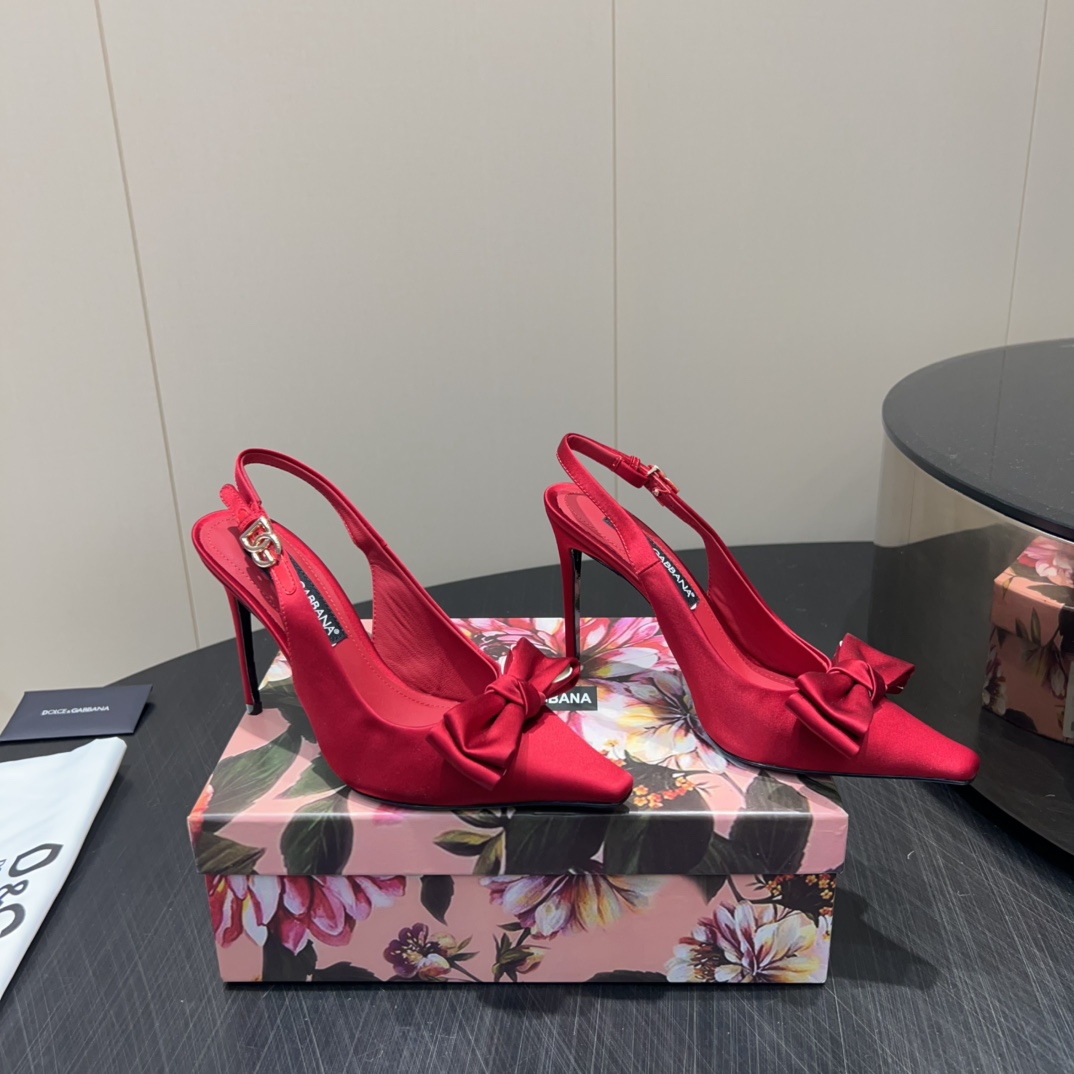 DOLCE & GABBANA 775 Twist Edition Butterfly Shoes: Retro-Engineered, Comfortable, Fashionable