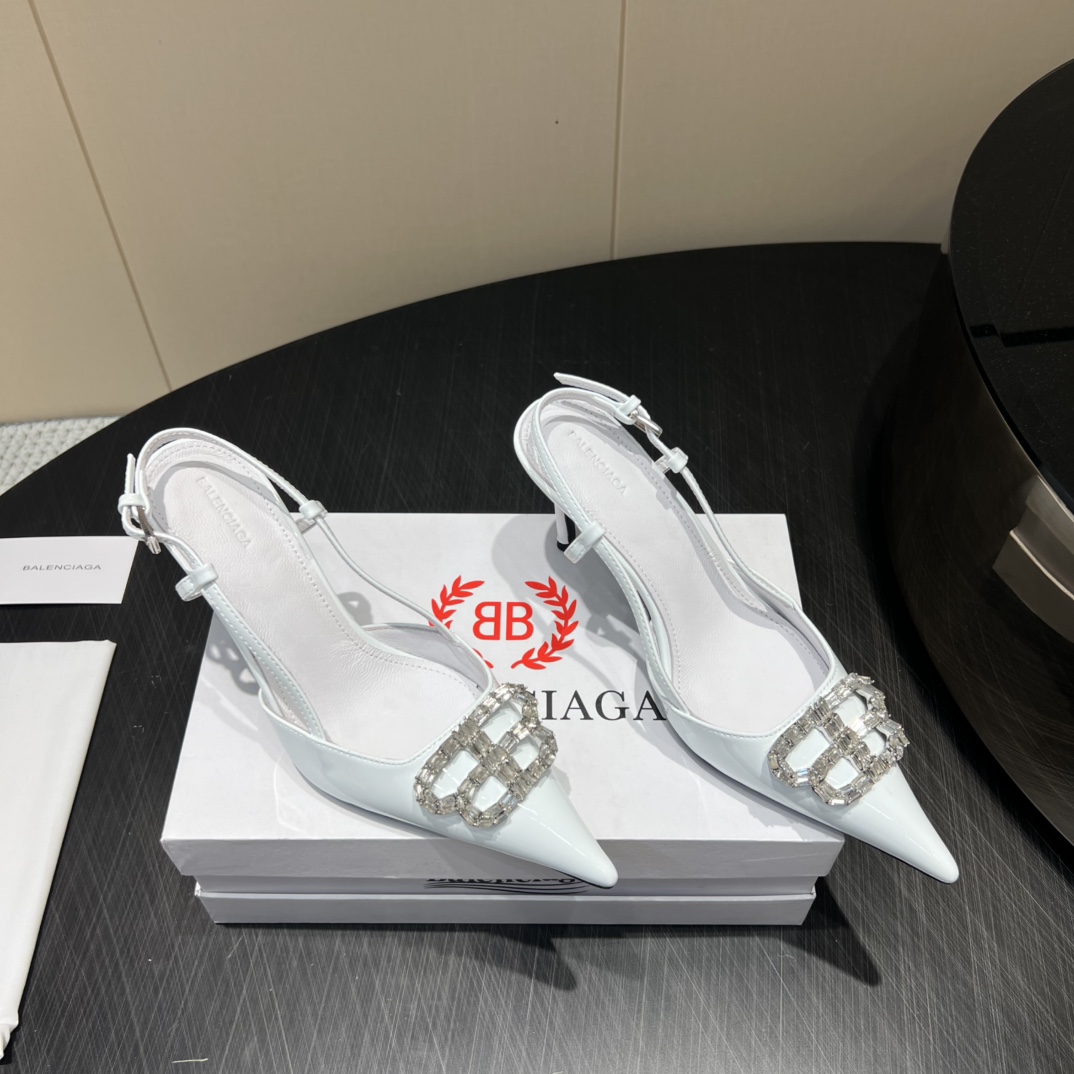 “720 Monopoly Top Version Women’s Shoes: Features, Materials, and Customization Options for 2025” - 图片 1