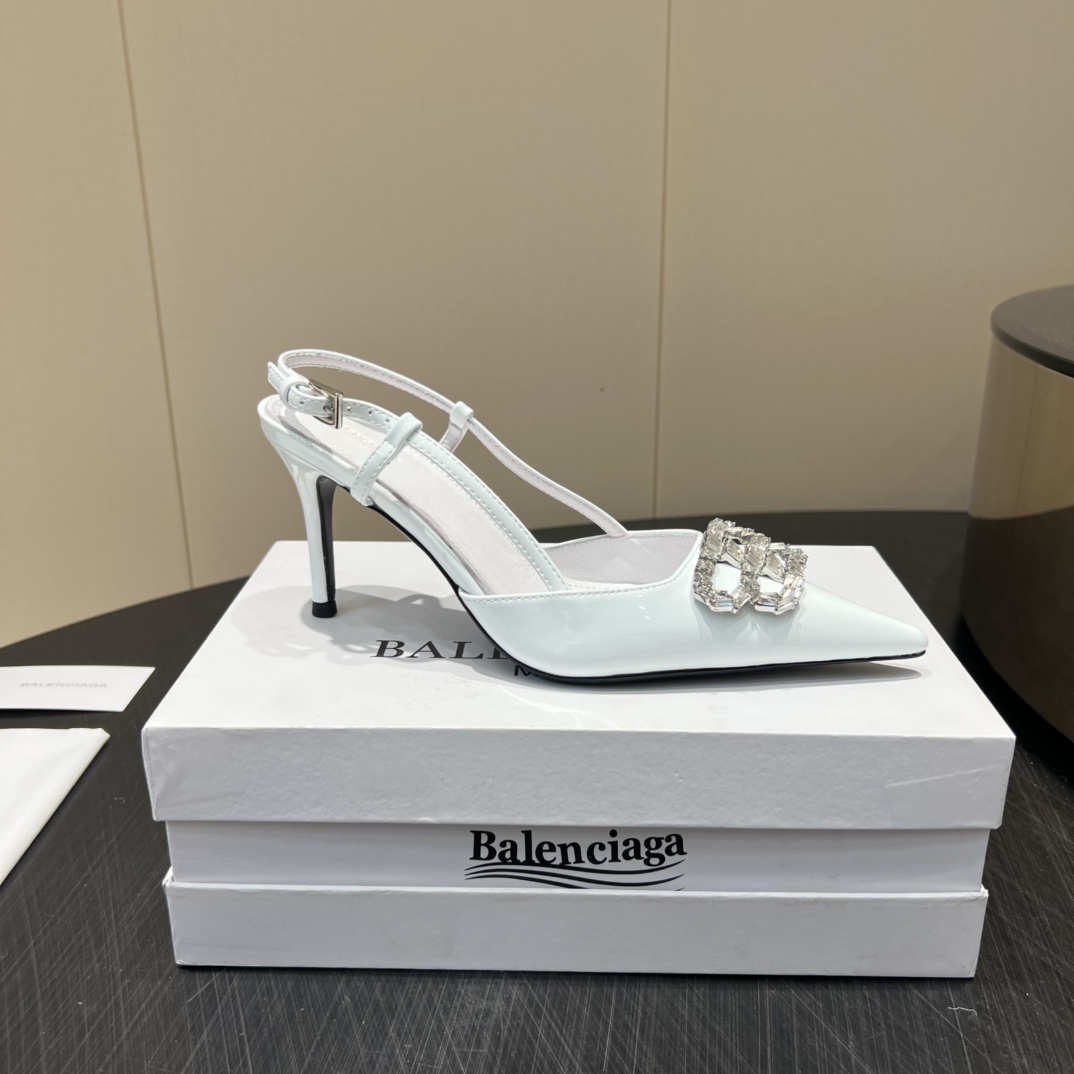 “720 Monopoly Top Version Women’s Shoes: Features, Materials, and Customization Options for 2025” - 图片 4