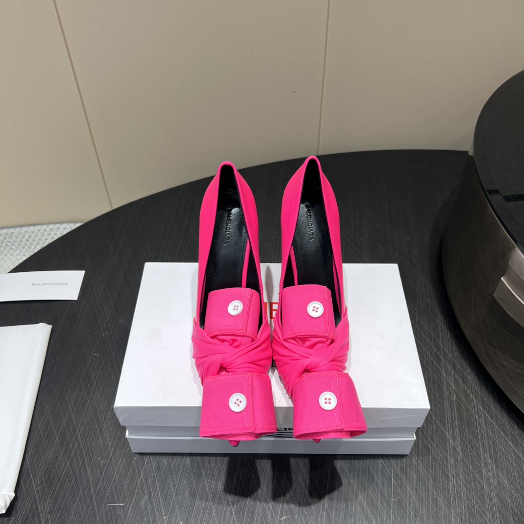 “720 Monopoly Top Version High Heels: Custom Italian Design with Sheepskin and Shellfish Buttons” - 图片 9