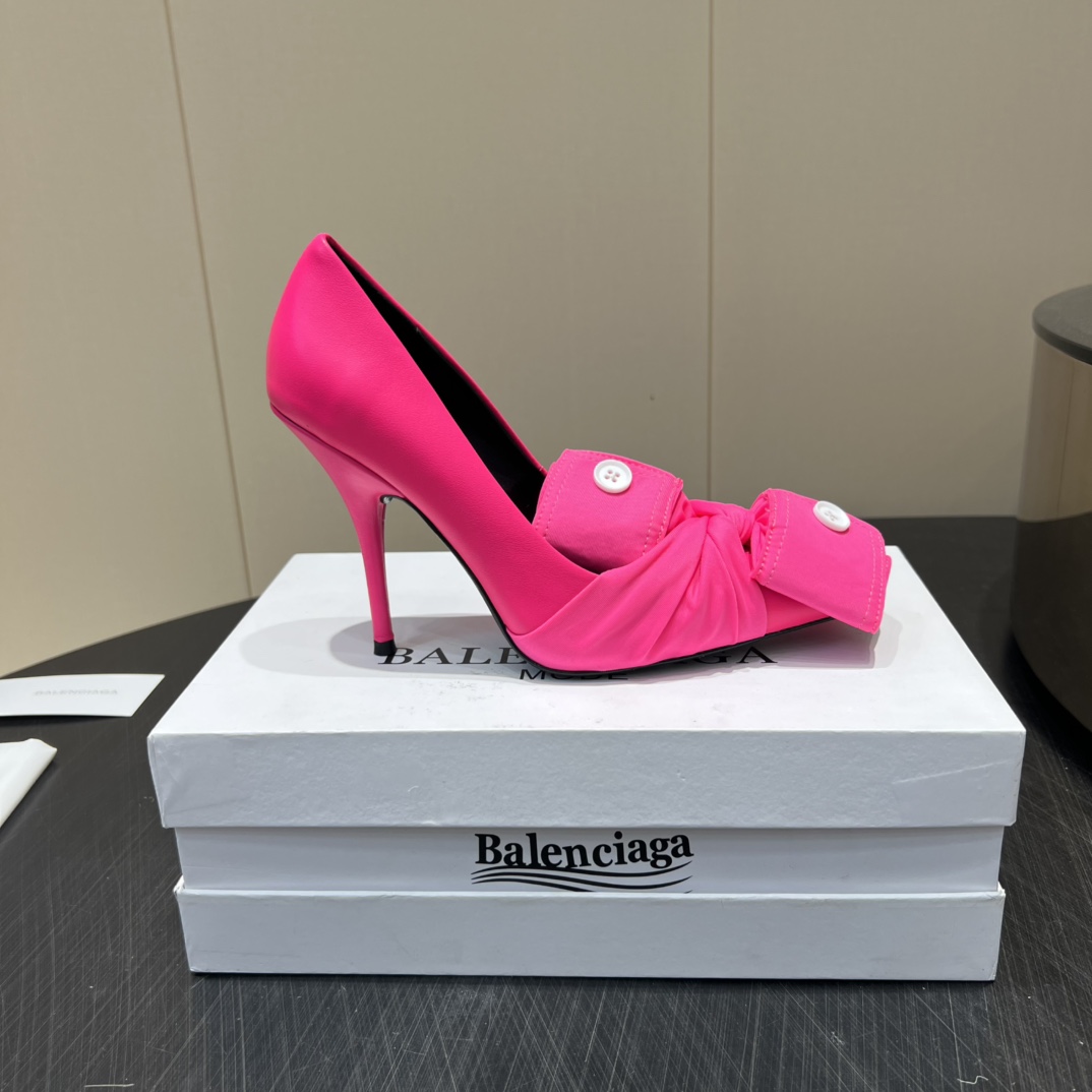 “720 Monopoly Top Version High Heels: Custom Italian Design with Sheepskin and Shellfish Buttons” - 图片 4