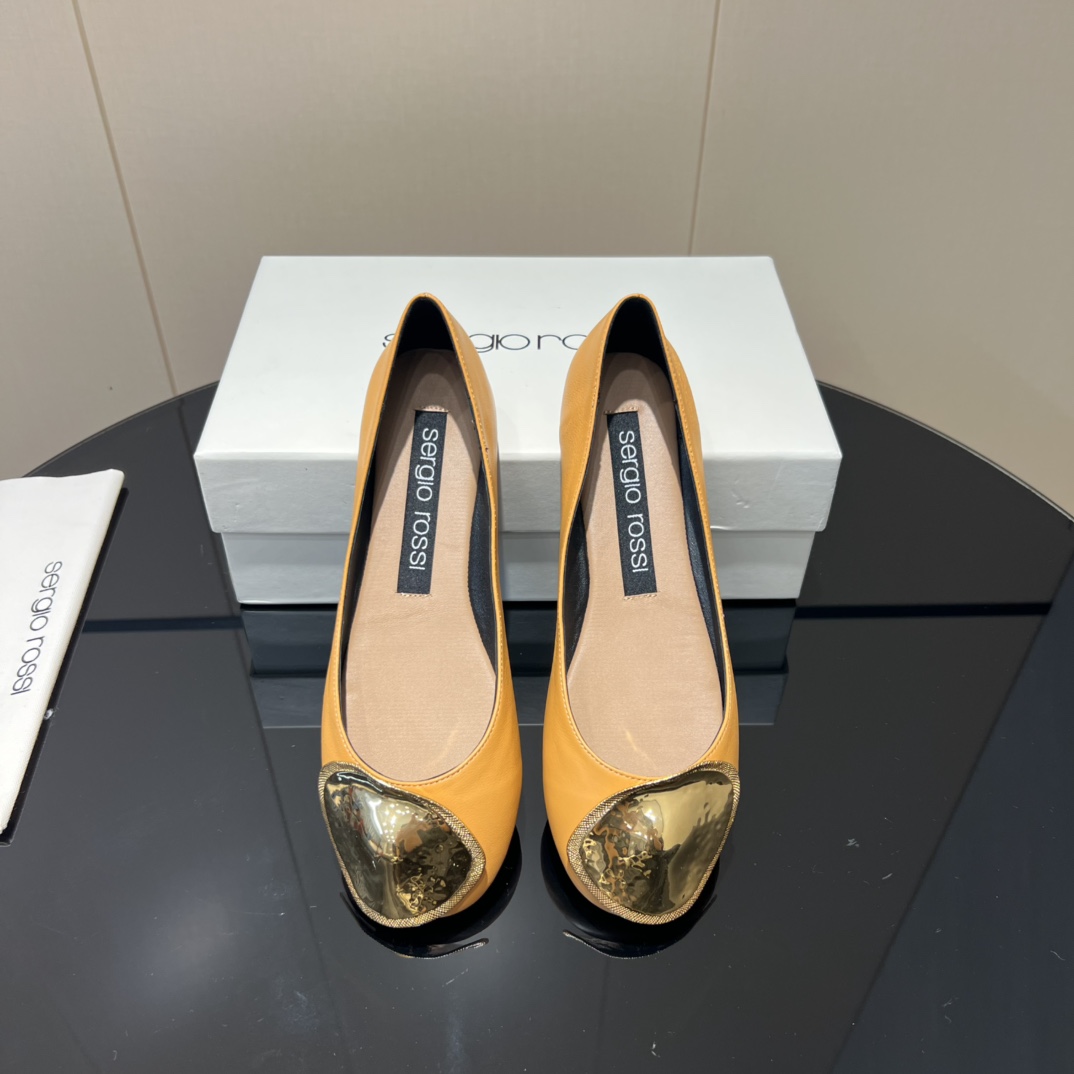 NO:461439,'Exclusive Top Version' serglorossl2025vs Early Autumn latest fashion series... [Round toe big buckle flat shoes] YB consistent original shoes development last shape. Major fashion bloggers and celebrities, Internet celebrities, have already paired it. Such outstanding beauty is unforgettable!  Original custom sheepskin fabric, original custom sheepskin inner lining, original custom sheepskin foot pad original custom sheepskin outsole: original imported genuine leather outsole, high flat sole, size 35-39 (40. Customized, no return or exchange) Packaging original full set of packaging, color official website synchronous update, single shoes, loro piano, sheepskin, Leather soles19860909《独家顶级版本》 serglorossl2025vs早秋最新时装系列……【圆头大扣平底单鞋】 YB一致原鞋开发楦型 各大时尚博主及明星、网红、已经人手一对,如此出众的美,让人过目不忘！ 面料原版定制羊皮 内里原版定制羊皮 垫脚原版定制羊皮 大底: 原版进口真皮大底 跟高平底 码数35-39（40.定制不退换） 包装原版全套包装 颜色官网同步更新,单鞋,loro piana,sheepskin,Leather soles,Women's Shoes