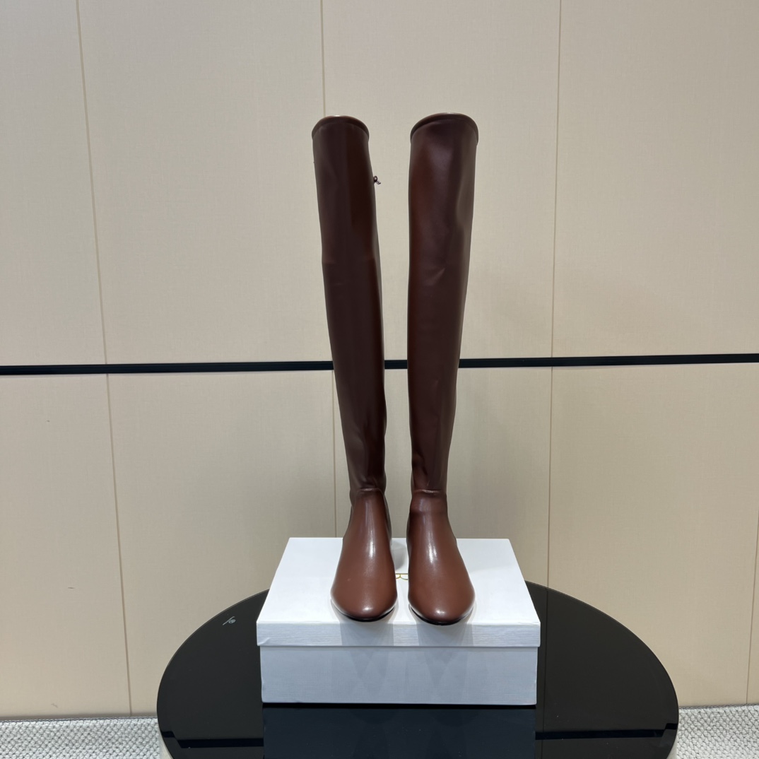 NO:512530,: 'Exclusive Top Version' THE ROW niche trendy brand 25vs autumn new elastic boot series... [Round toe elastic boots] The original version is one to one to create comfort and wrapping. It is full of personality and easy to control various styles of clothes... Fabric: Original custom elastic sheep pattern leather Inner: Original custom sheepskin Foot pad: Original custom sheepskin Outsole: Original custom leather outsole Heel height: 3cm Packaging: Original full packaging Number of sizes: 35-39 (40 codes customized without return and exchange) Color official website synchronous update, boots, boots, sheepskin, Leather soles19860909: 《独家顶级版本》 THE ROW小众潮牌25vs秋季新款弹力靴系列……【圆头弹力长靴】 原版一比一打造舒适度、包裹性都比较好.个性十足,很好驾驭各种风格衣服搭配…… 面料:原版定制弹力羊纹皮 内里:原版定制羊皮 垫脚:原版定制羊皮 大底:原版定制真皮大底 跟高:3cm 包装:原版全套包装 码数:35-39（40码定制不退换） 颜色官网同步更新,靴子,boots,sheepskin,Leather soles,Women's Shoes