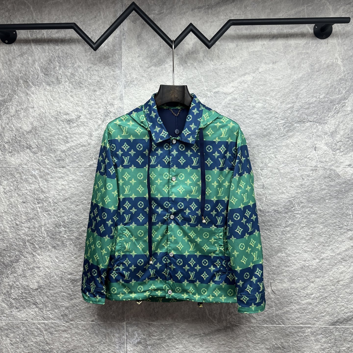 כיסוי לוי ויטון מודל 2025 בדיפוס מודני לזוג בטיקות גברים