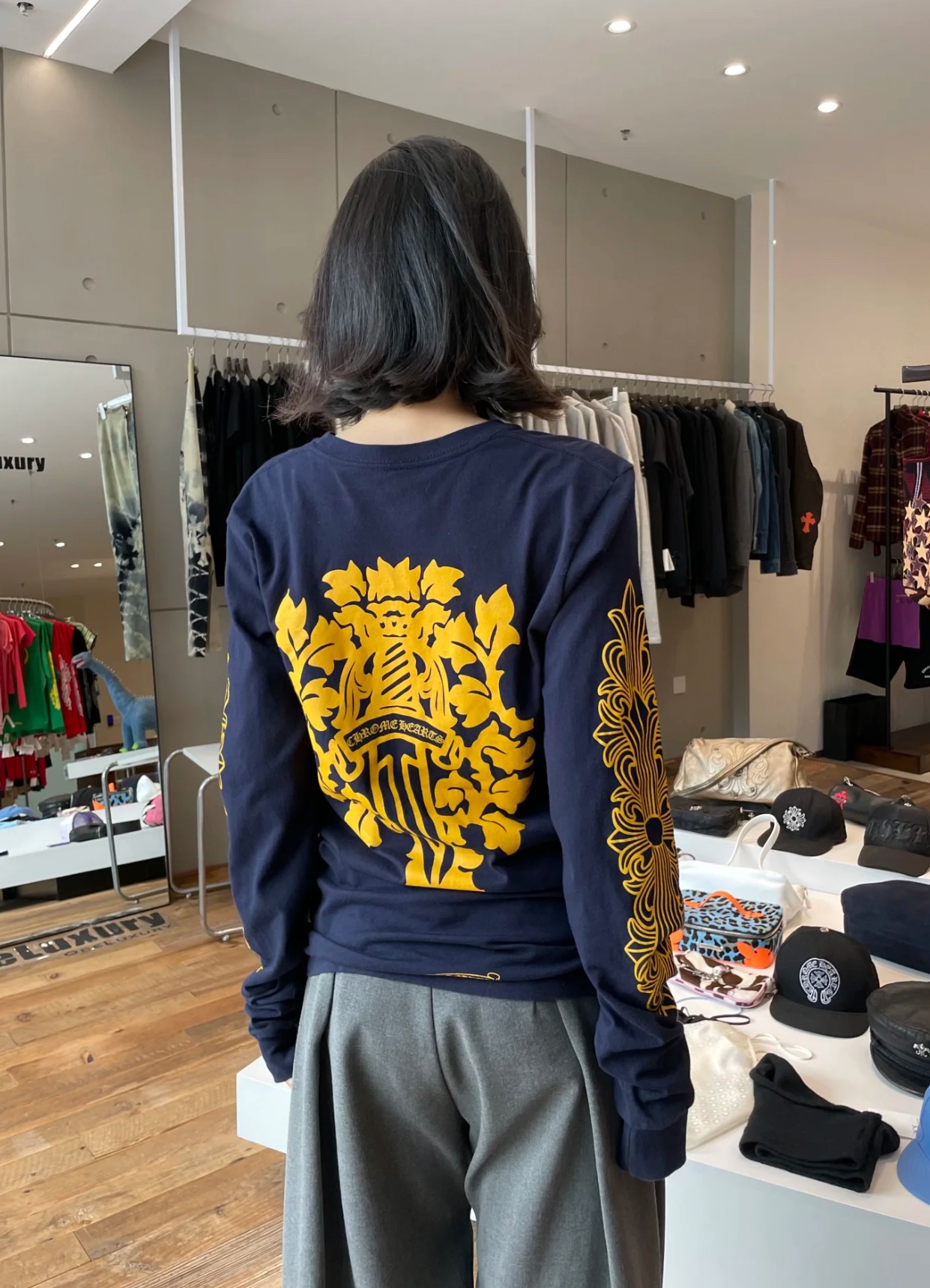 NO:481675,Chrome Heart* 25Fw early autumn new style, broken sword print long-sleeved T-shirt丨Exclusive high-end production!  Navy blue and yellow long-sleeved color matching is super good. Navy blue is really white. This long-sleeved T-sleeved jeans are all very versatile. Hurry up and go on sale ~ S/M/L, chrome hearts, skirts, jeans, tees, t-shirt, alexander wang19860909Chrome Heart* 25Fw早秋新款 破碎宝剑印花长袖T恤丨独家高版出品！藏蓝拼黄色长袖 配色超好看 藏蓝色是真的很显白 这款长袖t搭配半裙牛仔裤都是很百搭的款 赶快冲呀～现货发售S/M/L,,chrome hearts,skirts,jeans,tees，t-shirt,alexander wang,Women's clothing