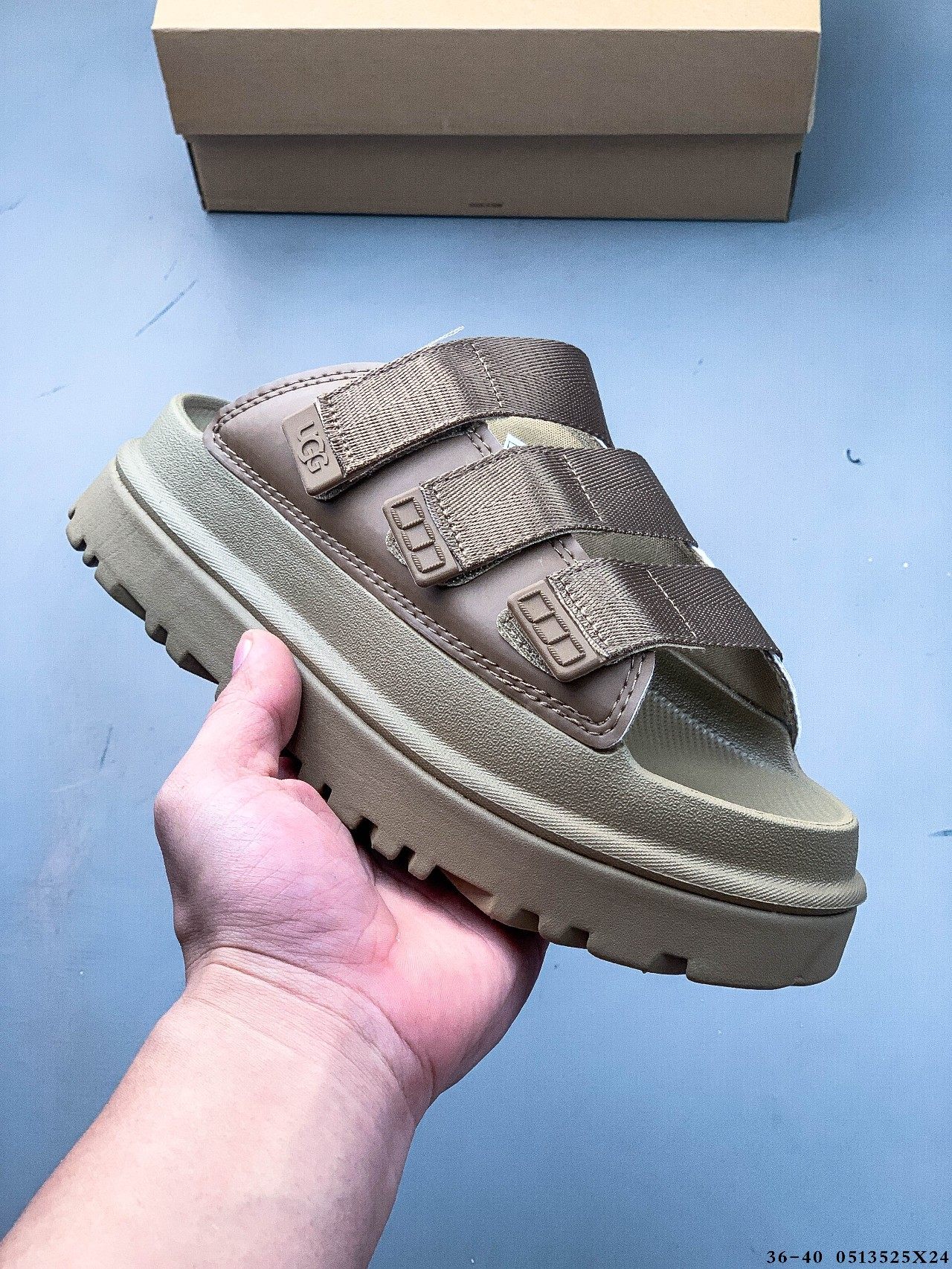 UGG GOLDENG LOW Slide es una nueva sandalia de moda informal y cómoda con velcro de suela gruesa para el verano. La nue…