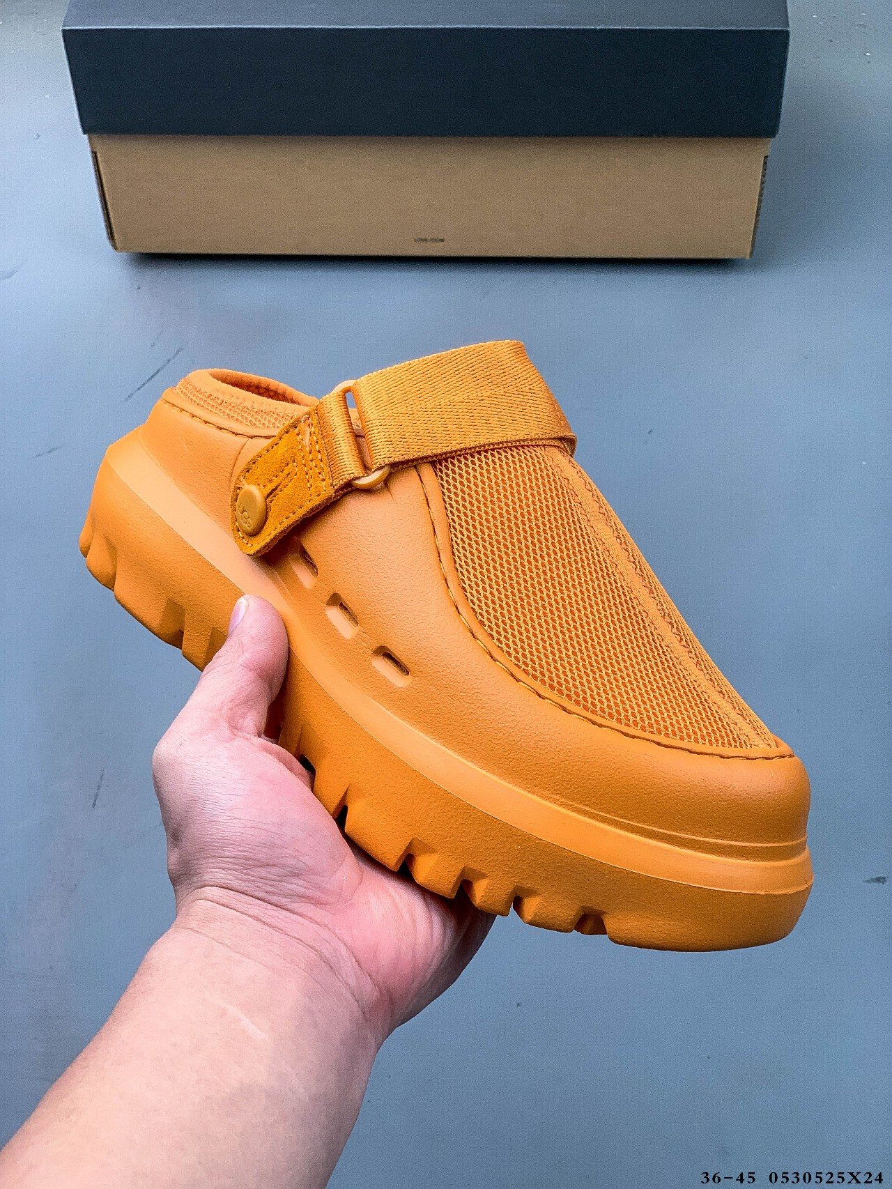 Colección de imágenes: sandalias UGG, artículos de moda y versátiles, sandalias, zapatos de playa, pantuflas …