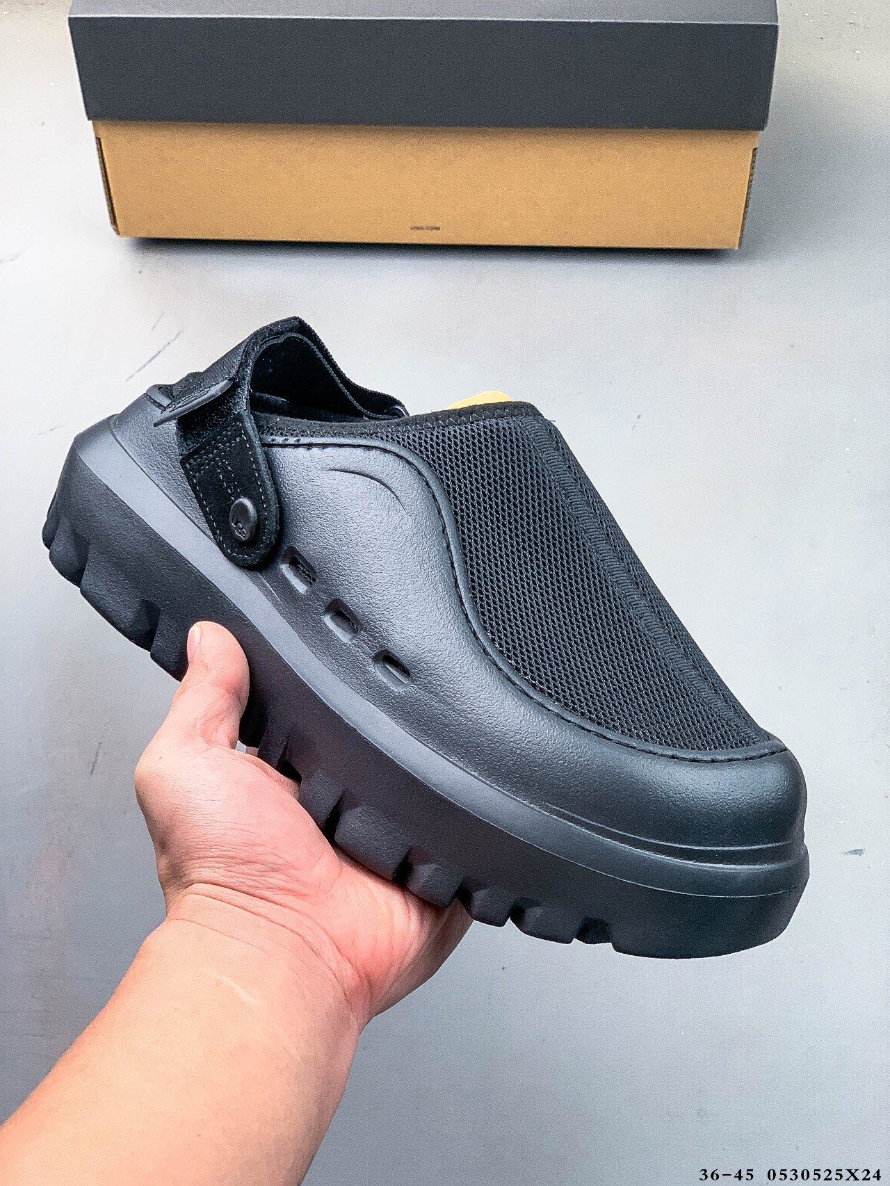 Sandalias UGG, sandalias de una sola pieza modernas y versátiles, zapatos de playa, zapatillas sin cordones. El moderno…
