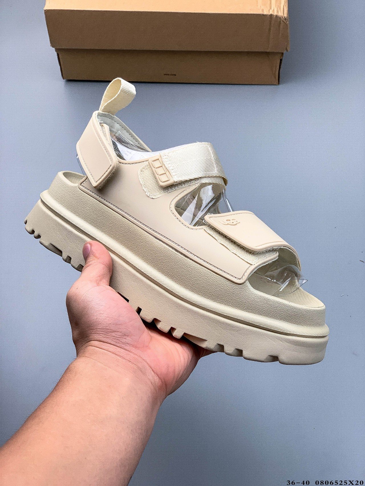 Colección de imágenes UGG GOLDENGLOW nuevas sandalias de moda con velcro de suela gruesa, informales y cómoda…