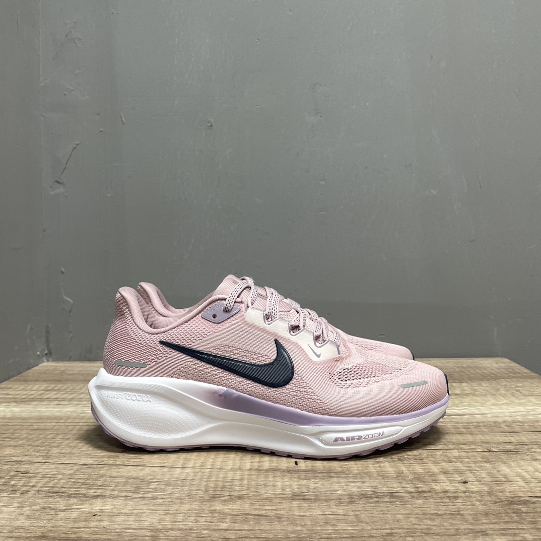 NO:271330,Spot Nike Air Zoom Peqasus 41 Moon Running Shoes The 41-generation ultra-light mesh running shoes creates excellent comfort in the heel area of ​​the shoe sole, and the full-palm ZOOM AIR configuration Nike mesh breathable running shoes Size: 36 37 38 39 40,19860909档口现货 Nike Air Zoom Peqasus 41登月跑鞋 登月41代超轻网面跑步鞋脚跟区域营造出色舒适度,而在鞋底部分,搭载全掌型ZOOM AIR配置耐克网面透气跑鞋 尺码:36 37 38 39 40,,Men's shoes
