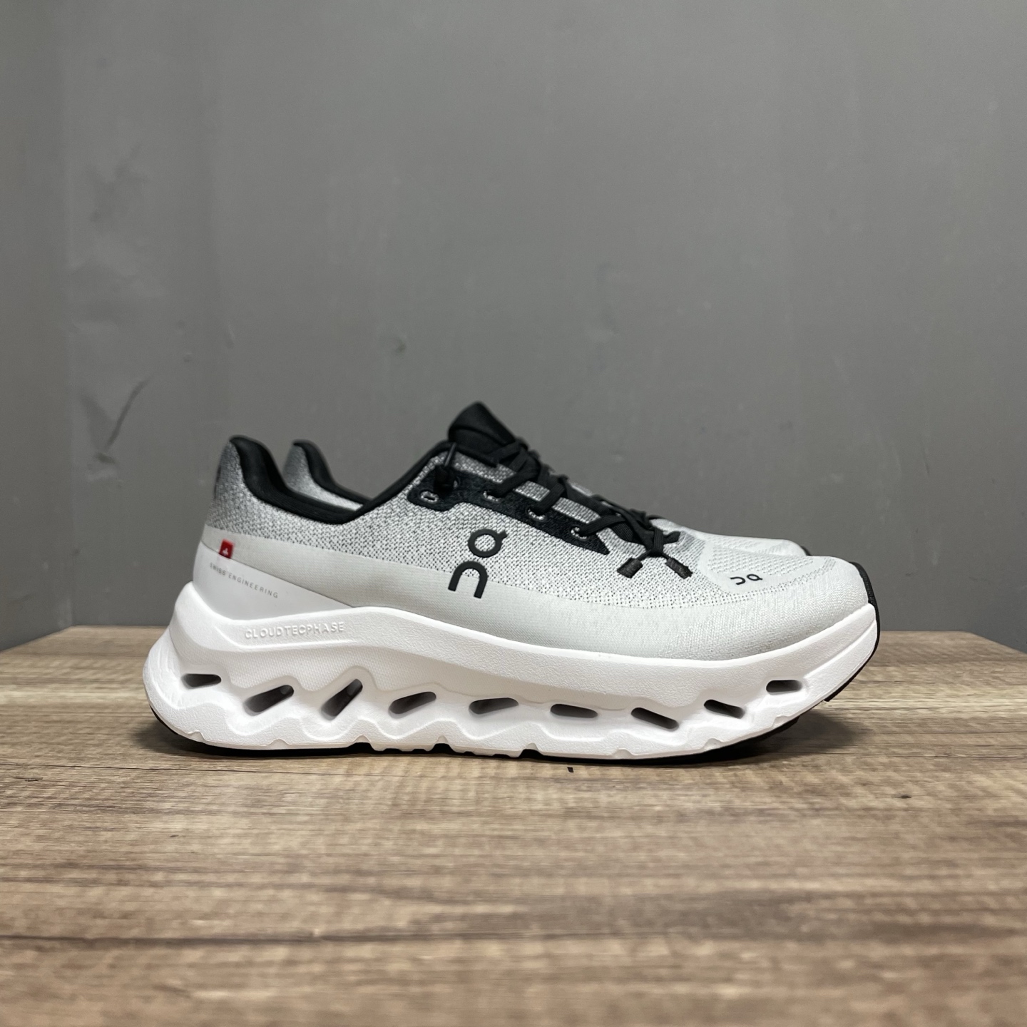 NO:271316,Spot in stock Pure original version On Ao Cloudtilt Round head lace Shoes Absorbing and wear-resistant Low top Life casual shoes Size 36 36.5 37.5 38 38.5 39 40 40.5 41 42 42.5 43 44 44.5 45 46,19860909档口现货 纯原版本 On昂跑 Cloudtilt 圆头系带 减震耐磨 低帮 生活休闲鞋 尺码 36 36.5 37.5 38 38.5 39 40 40.5 41 42 42.5 43 44 44.5 45 46,,Men's shoes