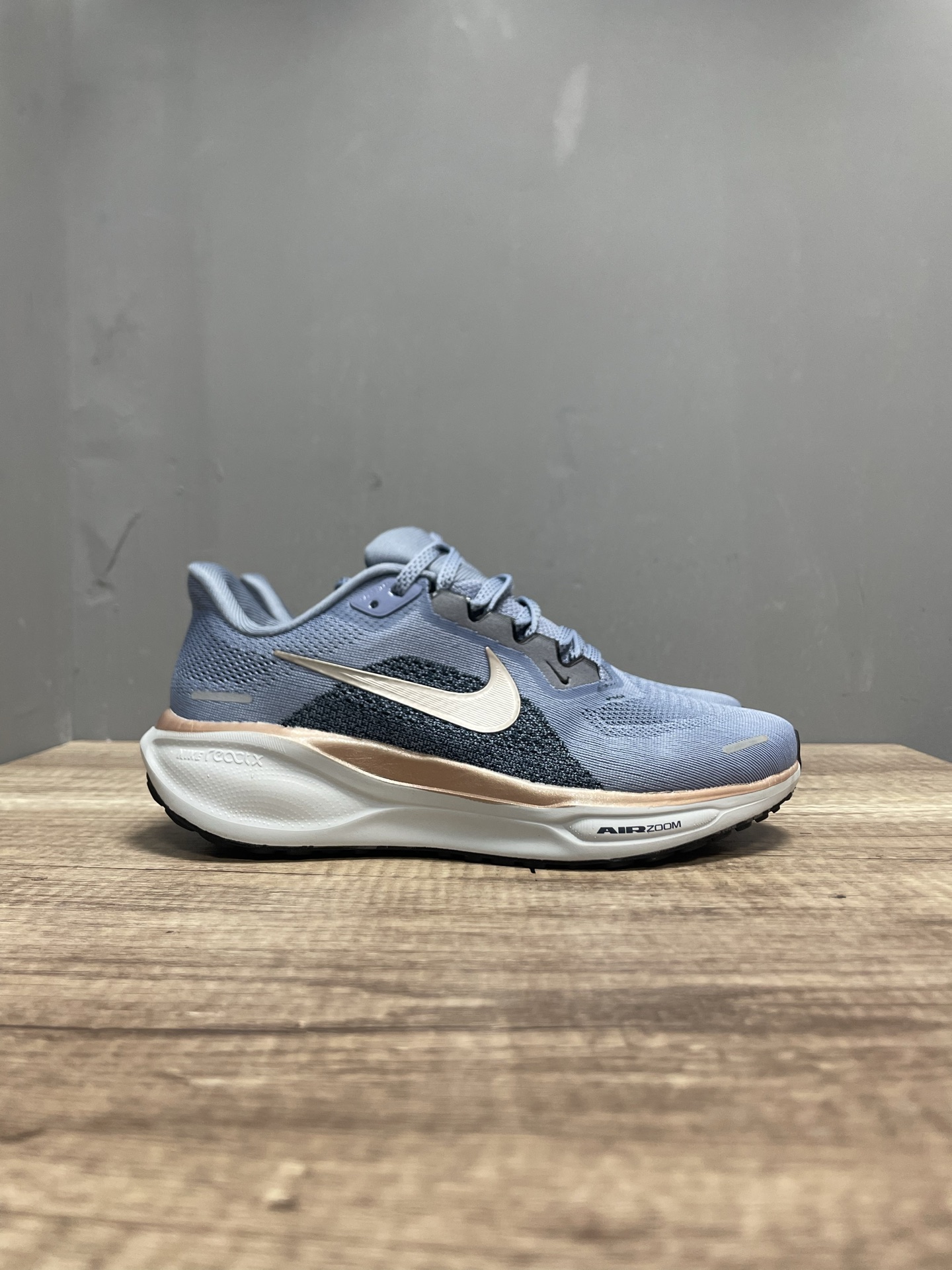 NO:271313,Spot Nike Air Zoom Peqasus 41 Moon Running Shoes The 41-generation ultra-light mesh running shoes creates excellent comfort in the heel area of ​​the shoe sole, and the full-palm ZOOM AIR configuration Nike mesh breathable running shoes Size: 40 41 42 43 44 45,19860909档口现货 Nike Air Zoom Peqasus 41登月跑鞋 登月41代超轻网面跑步鞋脚跟区域营造出色舒适度,而在鞋底部分,搭载全掌型ZOOM AIR配置耐克网面透气跑鞋 尺码:40 41 42 43 44 45,,Men's shoes