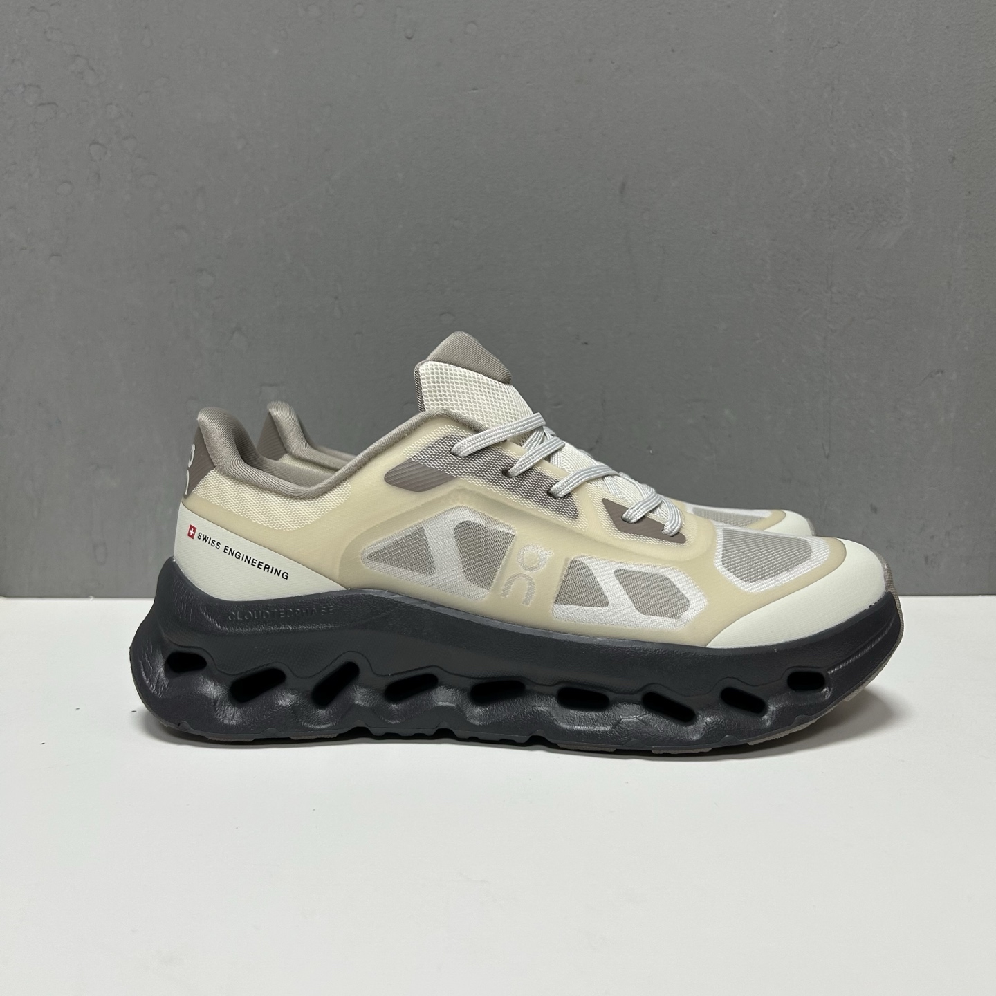 NO:897777,High version real price On Cloudtilt Remix comfortable and versatile casual running shoes size 36 37 38 39 40 41 42 43 44 45 46,19860909高版本实价 On Cloudtilt Remix 舒适百搭 休闲 跑步鞋 尺码 36 37 38 39 40 41 42 43 44 45 46,,Men's shoes