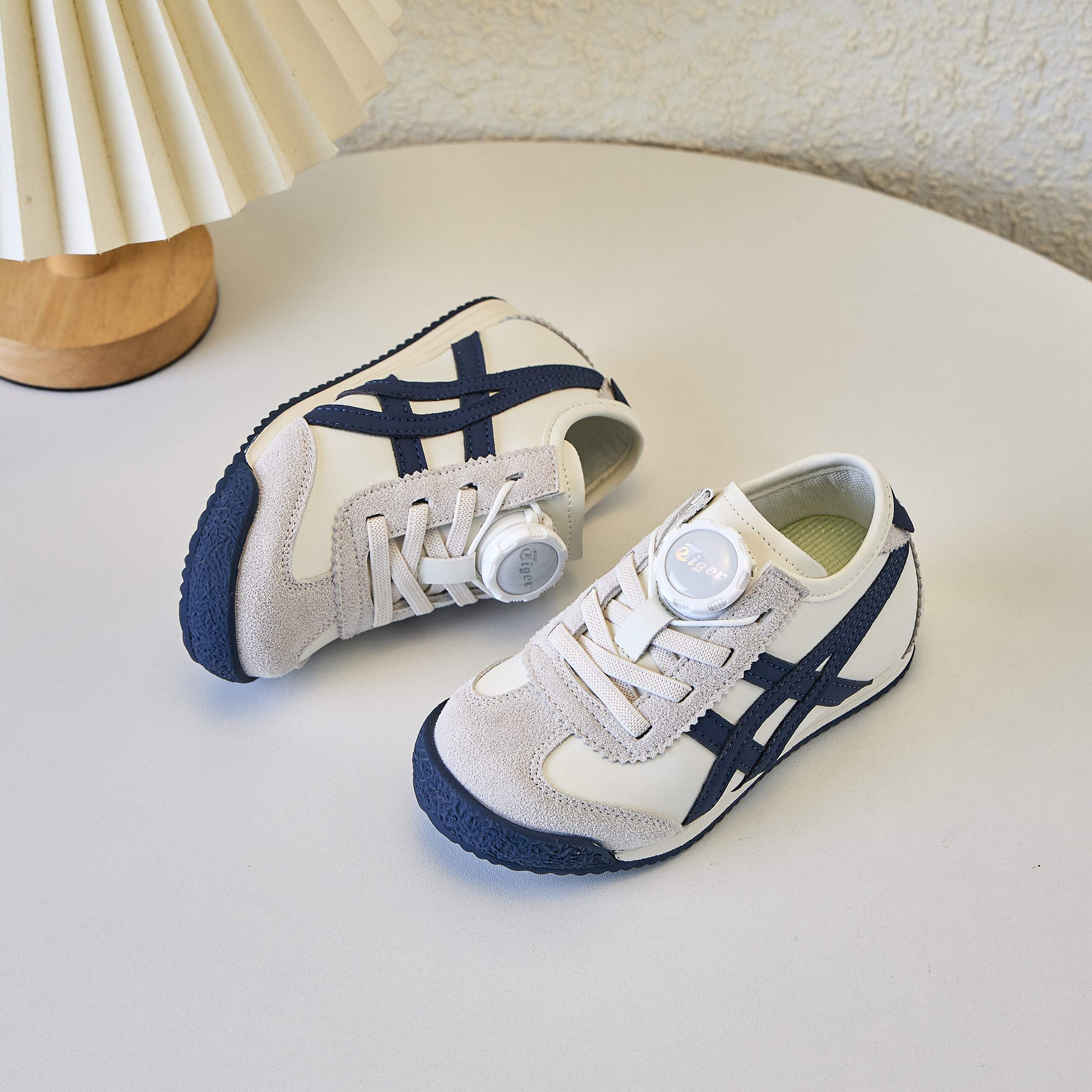 图片[5]-🍒鬼虎Tiger MEXICO 66旋转扣童鞋🍎💲 🚗 Tiger鬼虎MEXICO 66最火爆的网红款儿童休闲复古风休闲运动鞋🛵 💝鬼虎旋转扣阿甘鞋经典百搭男女童软底跑步鞋炸街Tiger一脚蹬童鞋💖 💘经典鬼冢虎板鞋李小龙一脚蹬轻便童鞋Tiger男女儿童旋转扣休闲鞋❤️ 颜色： 白兰红，黑黄，米藏青 号码：26-37码-选品中心