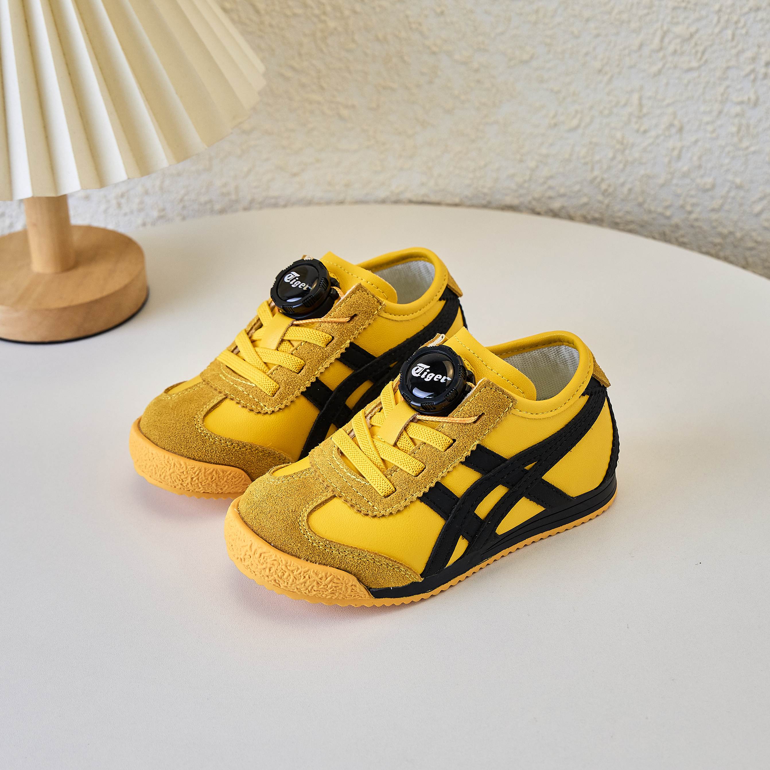 图片[5]-🍒鬼虎Tiger MEXICO 66旋转扣童鞋🍎💲 🚗 Tiger鬼虎MEXICO 66最火爆的网红款儿童休闲复古风休闲运动鞋🛵 💝鬼虎旋转扣阿甘鞋经典百搭男女童软底跑步鞋炸街Tiger一脚蹬童鞋💖 💘经典鬼冢虎板鞋李小龙一脚蹬轻便童鞋Tiger男女儿童旋转扣休闲鞋❤️ 颜色： 白兰红，黑黄，米藏青 号码：26-37码-选品中心