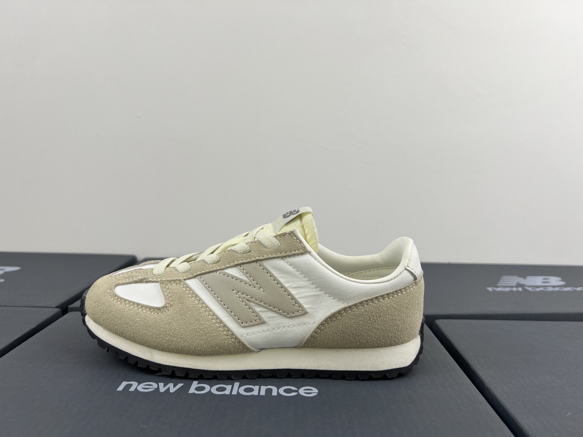 图片[8]-NB471 儿童松紧带运动休闲鞋💲 轻便透气耐磨户外徒步鞋，搭配松紧带闭合方式，提供出色的穿脱便捷性及轻薄的舒适性。 颜色： 白灰，米灰，米黑，米黄，黑月，黄粉，米粉，米蓝，黑白 尺码：25-37码-选品中心