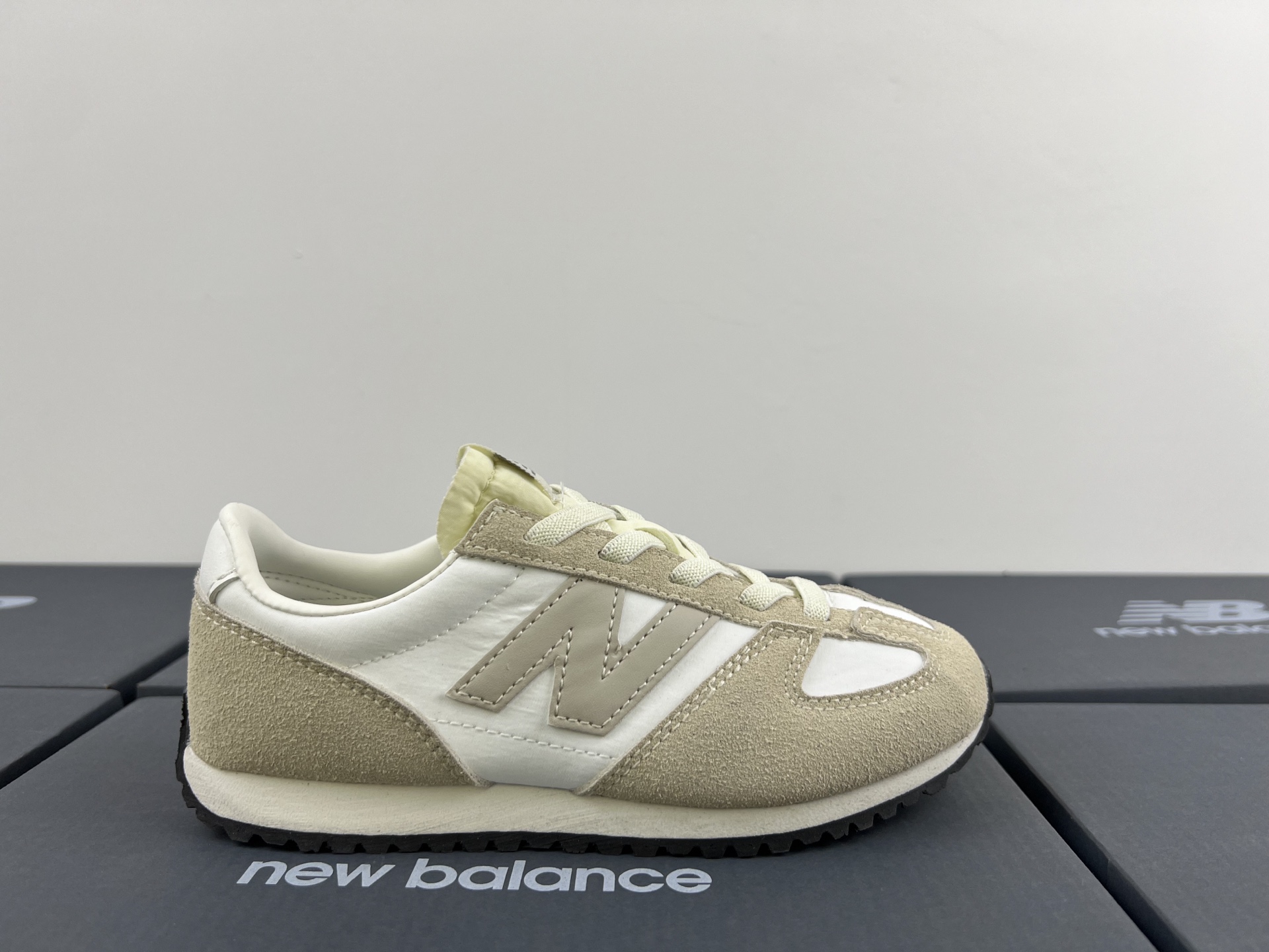 图片[6]-NB471 儿童松紧带运动休闲鞋💲 轻便透气耐磨户外徒步鞋，搭配松紧带闭合方式，提供出色的穿脱便捷性及轻薄的舒适性。 颜色： 白灰，米灰，米黑，米黄，黑月，黄粉，米粉，米蓝，黑白 尺码：25-37码-选品中心