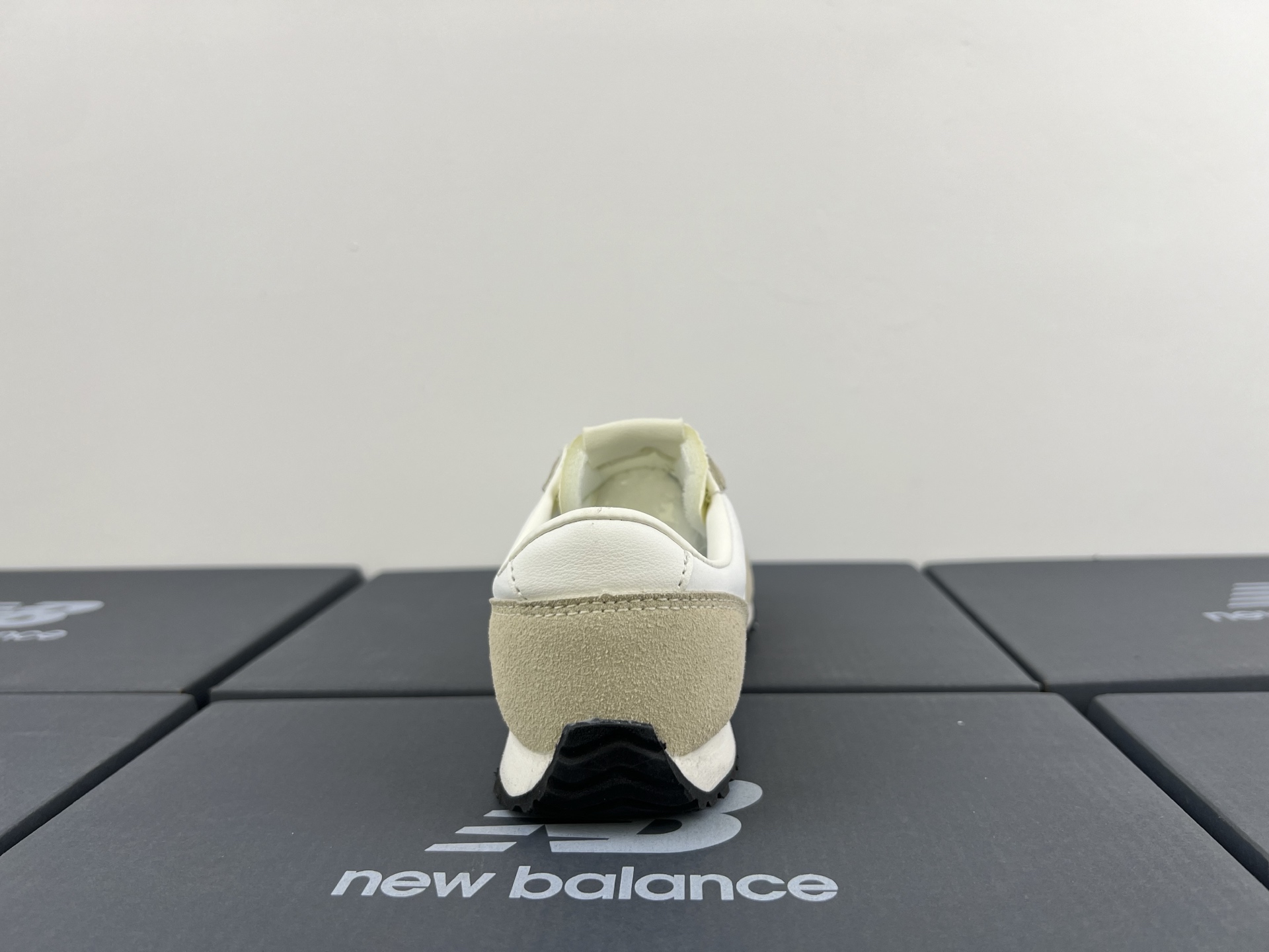 图片[9]-NB471 儿童松紧带运动休闲鞋💲 轻便透气耐磨户外徒步鞋，搭配松紧带闭合方式，提供出色的穿脱便捷性及轻薄的舒适性。 颜色： 白灰，米灰，米黑，米黄，黑月，黄粉，米粉，米蓝，黑白 尺码：25-37码-选品中心