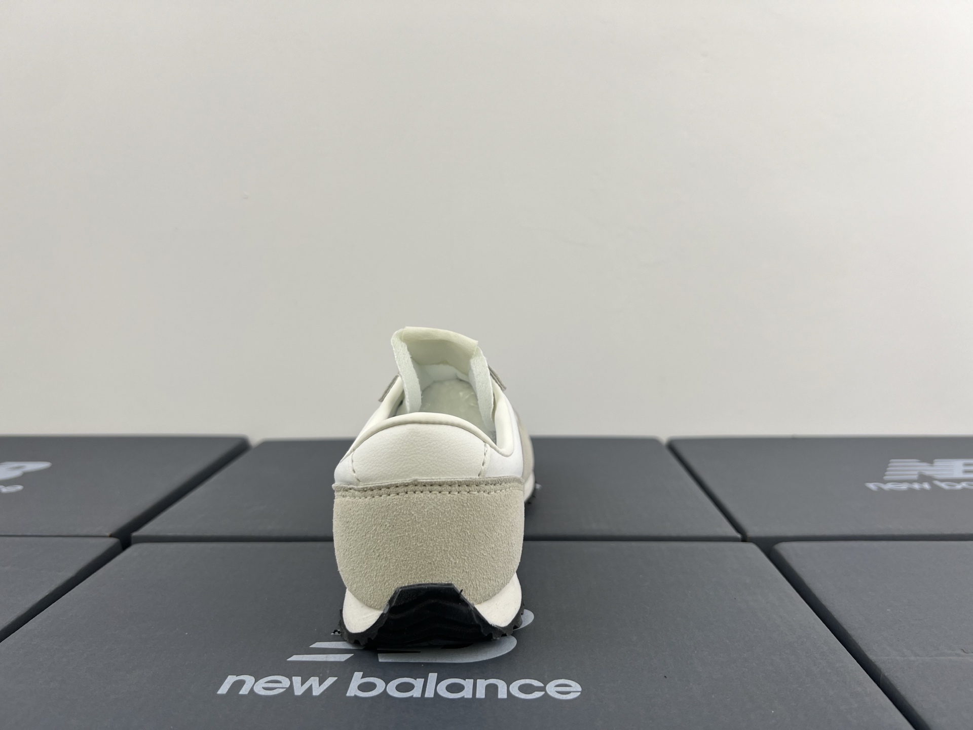 图片[9]-NB471 儿童松紧带运动休闲鞋💲 轻便透气耐磨户外徒步鞋，搭配松紧带闭合方式，提供出色的穿脱便捷性及轻薄的舒适性。 颜色： 白灰，米灰，米黑，米黄，黑月，黄粉，米粉，米蓝，黑白 尺码：25-37码-选品中心