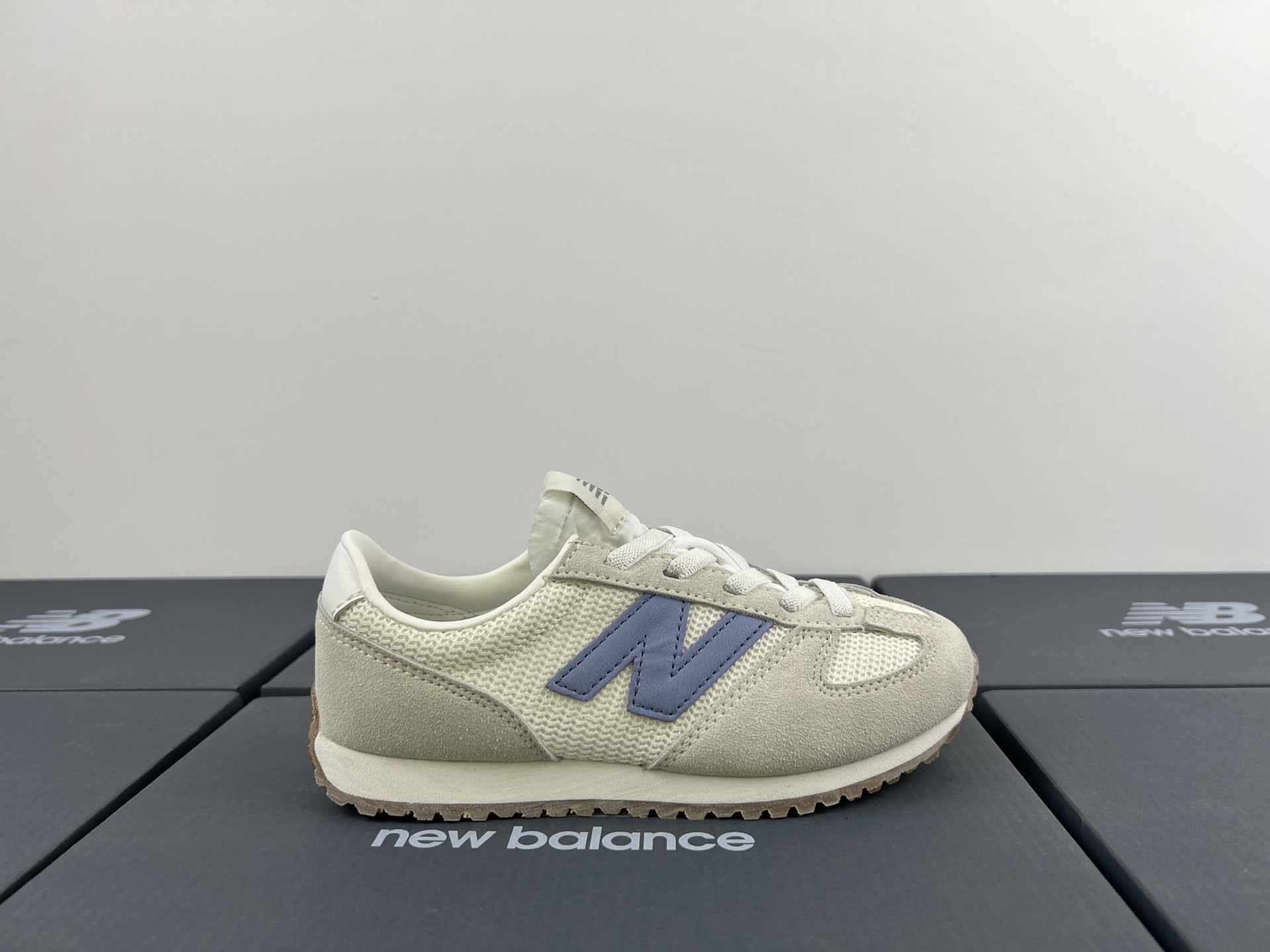 图片[8]-NB471 儿童松紧带运动休闲鞋💲 轻便透气耐磨户外徒步鞋，搭配松紧带闭合方式，提供出色的穿脱便捷性及轻薄的舒适性。 颜色： 白灰，米灰，米黑，米黄，黑月，黄粉，米粉，米蓝，黑白 尺码：25-37码-选品中心