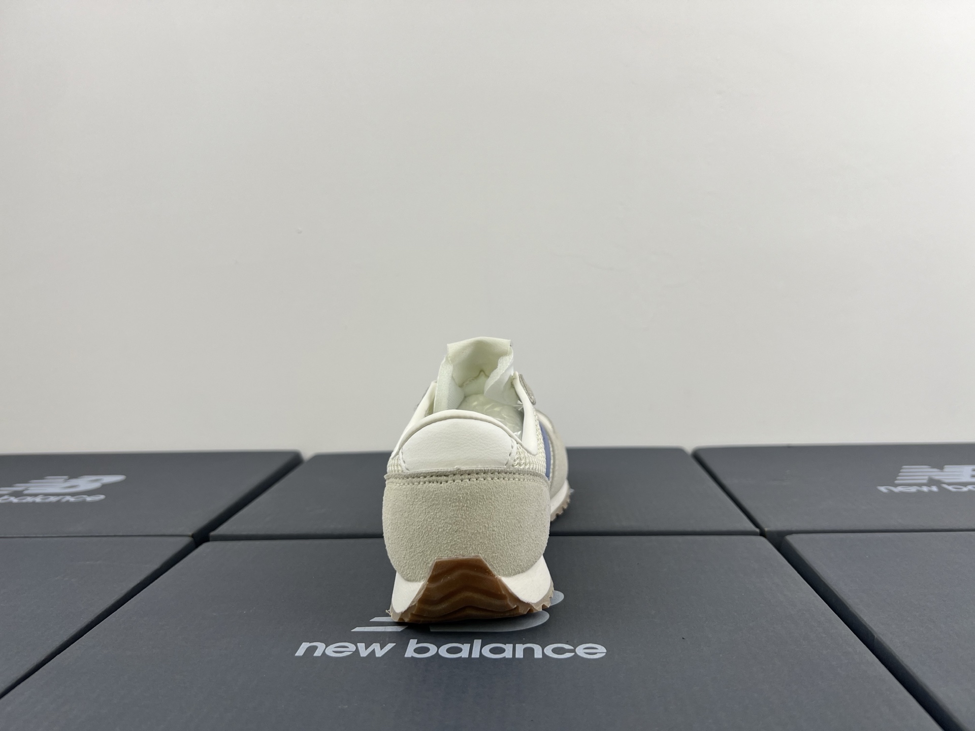 图片[9]-NB471 儿童松紧带运动休闲鞋💲 轻便透气耐磨户外徒步鞋，搭配松紧带闭合方式，提供出色的穿脱便捷性及轻薄的舒适性。 颜色： 白灰，米灰，米黑，米黄，黑月，黄粉，米粉，米蓝，黑白 尺码：25-37码-选品中心