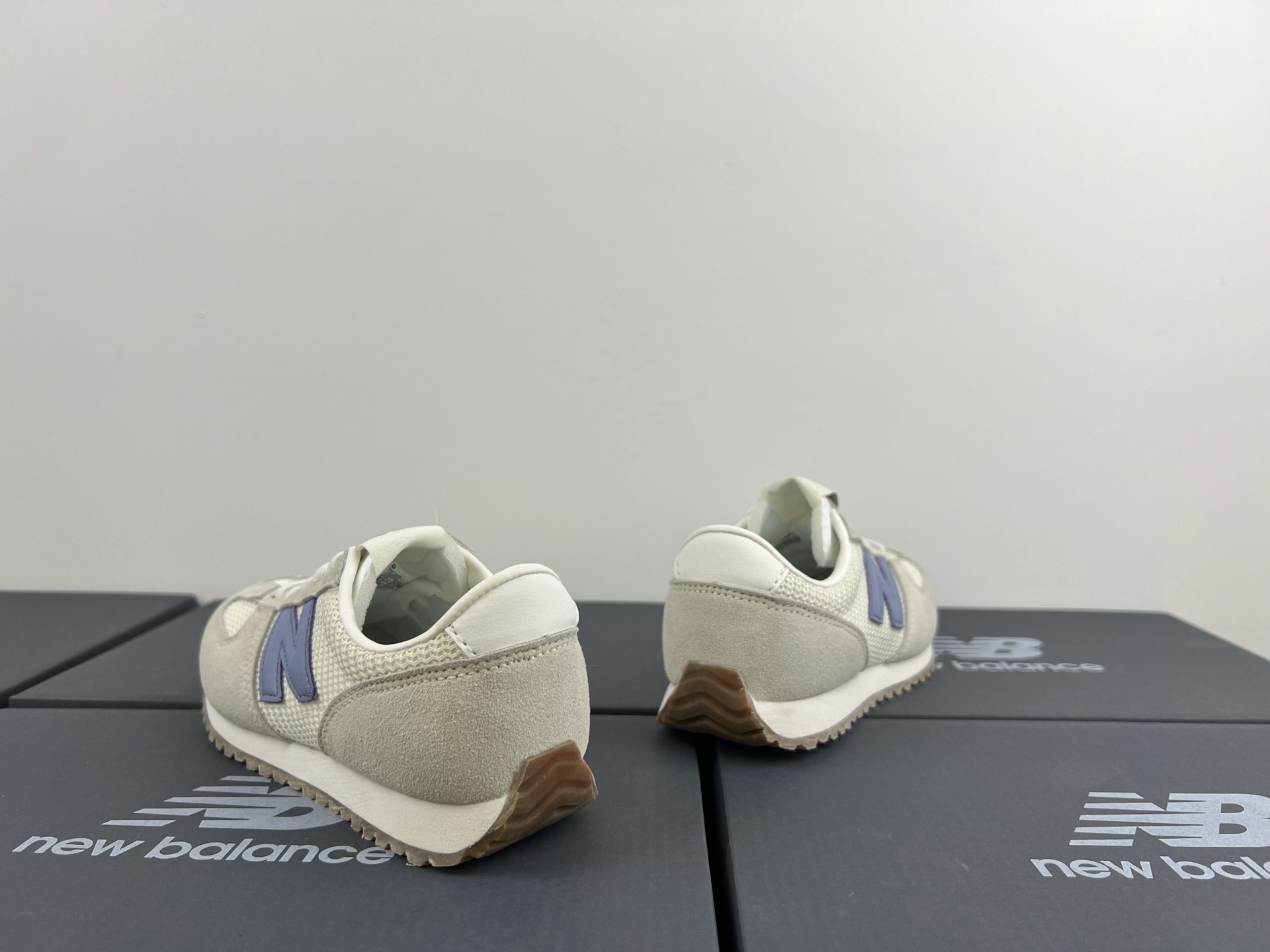 图片[5]-NB471 儿童松紧带运动休闲鞋💲 轻便透气耐磨户外徒步鞋，搭配松紧带闭合方式，提供出色的穿脱便捷性及轻薄的舒适性。 颜色： 白灰，米灰，米黑，米黄，黑月，黄粉，米粉，米蓝，黑白 尺码：25-37码-选品中心