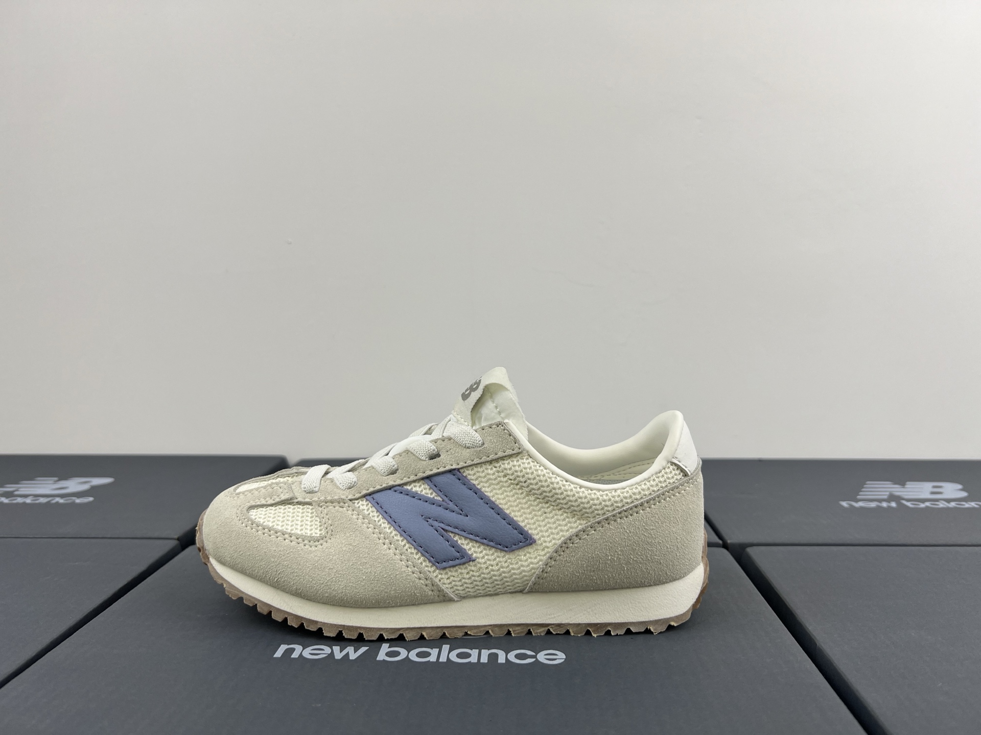 图片[6]-NB471 儿童松紧带运动休闲鞋💲 轻便透气耐磨户外徒步鞋，搭配松紧带闭合方式，提供出色的穿脱便捷性及轻薄的舒适性。 颜色： 白灰，米灰，米黑，米黄，黑月，黄粉，米粉，米蓝，黑白 尺码：25-37码-选品中心