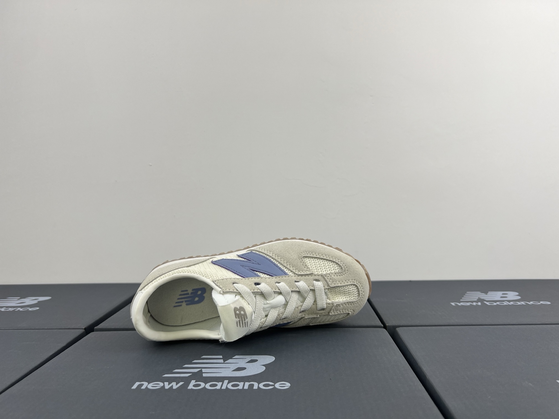 图片[7]-NB471 儿童松紧带运动休闲鞋💲 轻便透气耐磨户外徒步鞋，搭配松紧带闭合方式，提供出色的穿脱便捷性及轻薄的舒适性。 颜色： 白灰，米灰，米黑，米黄，黑月，黄粉，米粉，米蓝，黑白 尺码：25-37码-选品中心