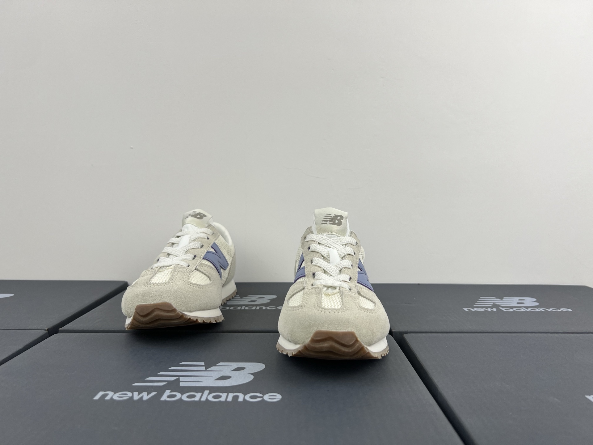 图片[4]-NB471 儿童松紧带运动休闲鞋💲 轻便透气耐磨户外徒步鞋，搭配松紧带闭合方式，提供出色的穿脱便捷性及轻薄的舒适性。 颜色： 白灰，米灰，米黑，米黄，黑月，黄粉，米粉，米蓝，黑白 尺码：25-37码-选品中心