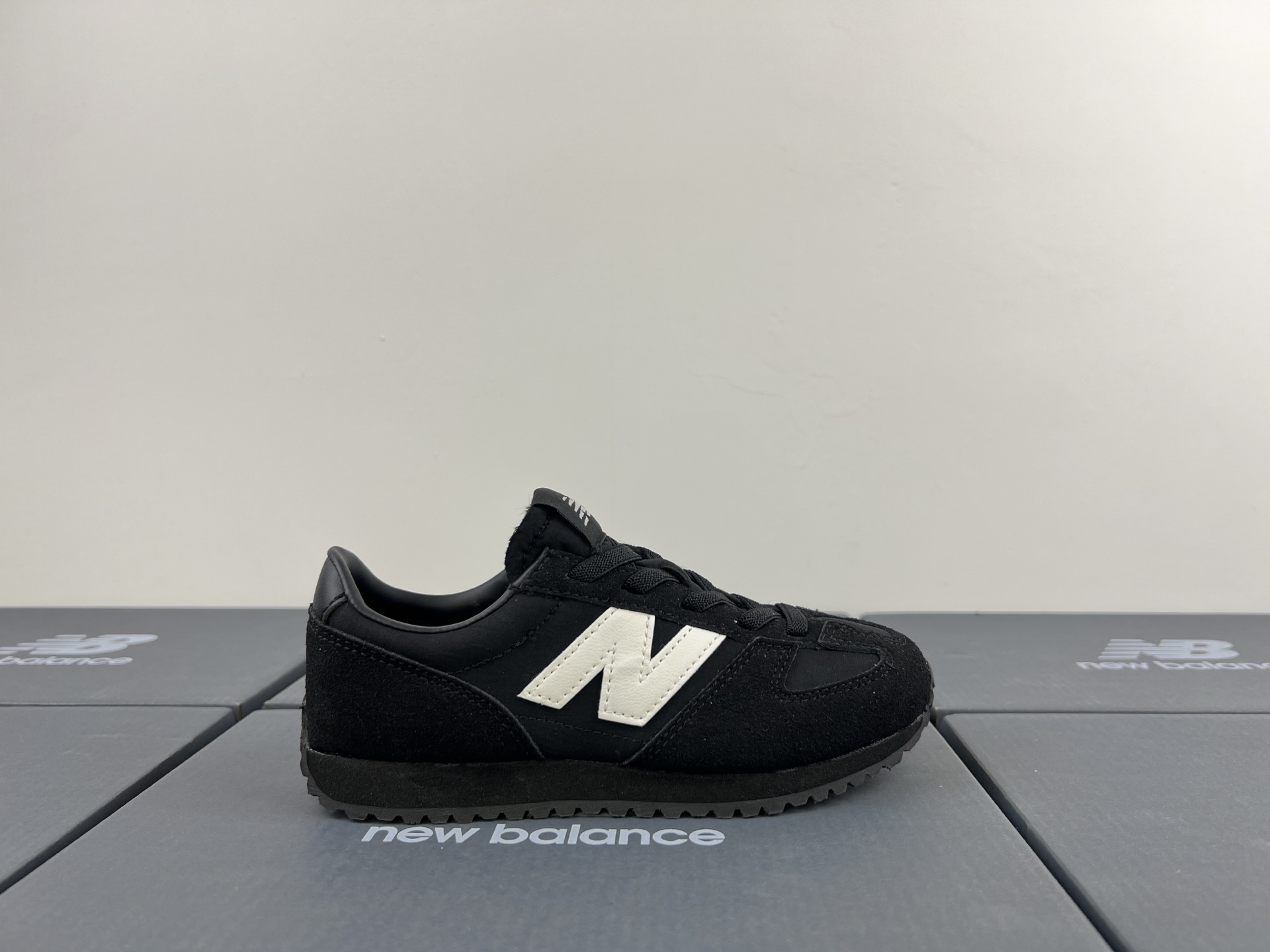 图片[8]-NB471 儿童松紧带运动休闲鞋💲 轻便透气耐磨户外徒步鞋，搭配松紧带闭合方式，提供出色的穿脱便捷性及轻薄的舒适性。 颜色： 白灰，米灰，米黑，米黄，黑月，黄粉，米粉，米蓝，黑白 尺码：25-37码-选品中心