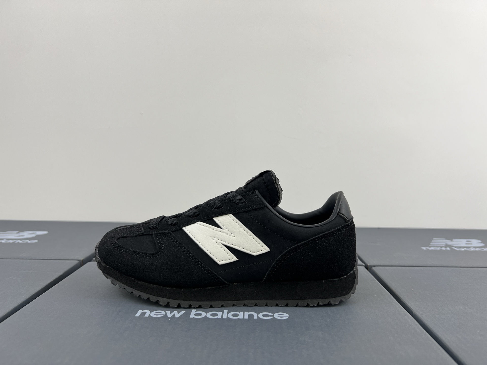 图片[6]-NB471 儿童松紧带运动休闲鞋💲 轻便透气耐磨户外徒步鞋，搭配松紧带闭合方式，提供出色的穿脱便捷性及轻薄的舒适性。 颜色： 白灰，米灰，米黑，米黄，黑月，黄粉，米粉，米蓝，黑白 尺码：25-37码-选品中心