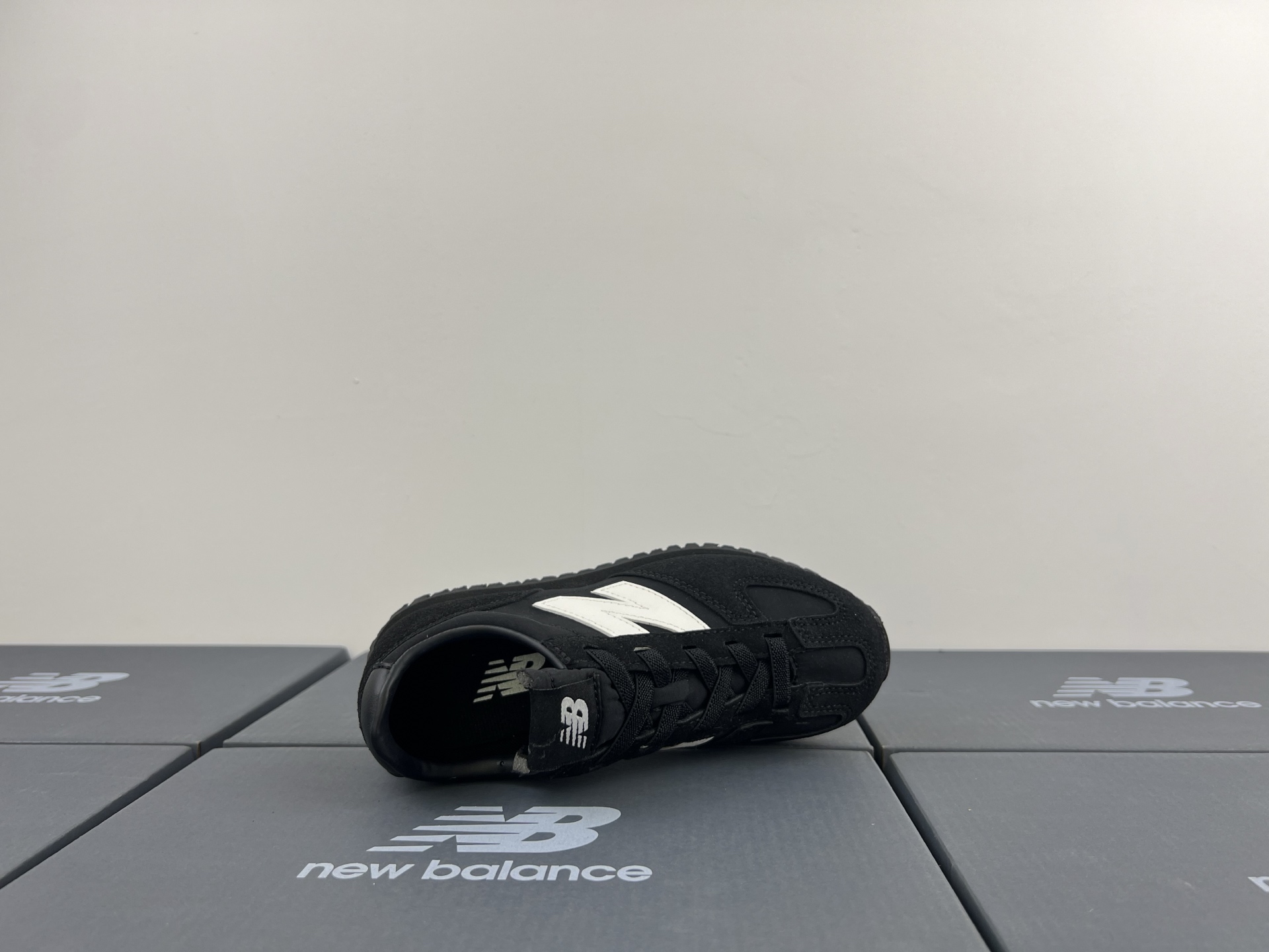 图片[7]-NB471 儿童松紧带运动休闲鞋💲 轻便透气耐磨户外徒步鞋，搭配松紧带闭合方式，提供出色的穿脱便捷性及轻薄的舒适性。 颜色： 白灰，米灰，米黑，米黄，黑月，黄粉，米粉，米蓝，黑白 尺码：25-37码-选品中心