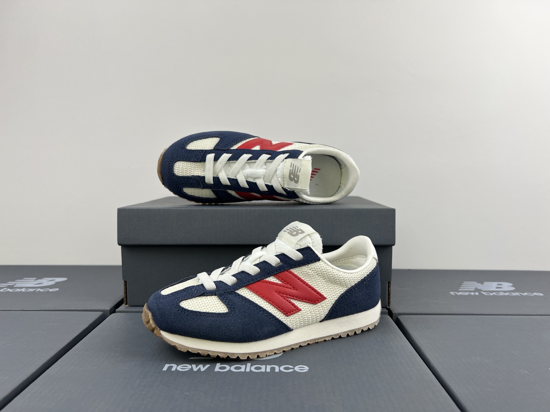 图片[2]-NB471 儿童松紧带运动休闲鞋💲 轻便透气耐磨户外徒步鞋，搭配松紧带闭合方式，提供出色的穿脱便捷性及轻薄的舒适性。 颜色： 白灰，米灰，米黑，米黄，黑月，黄粉，米粉，米蓝，黑白 尺码：25-37码-选品中心