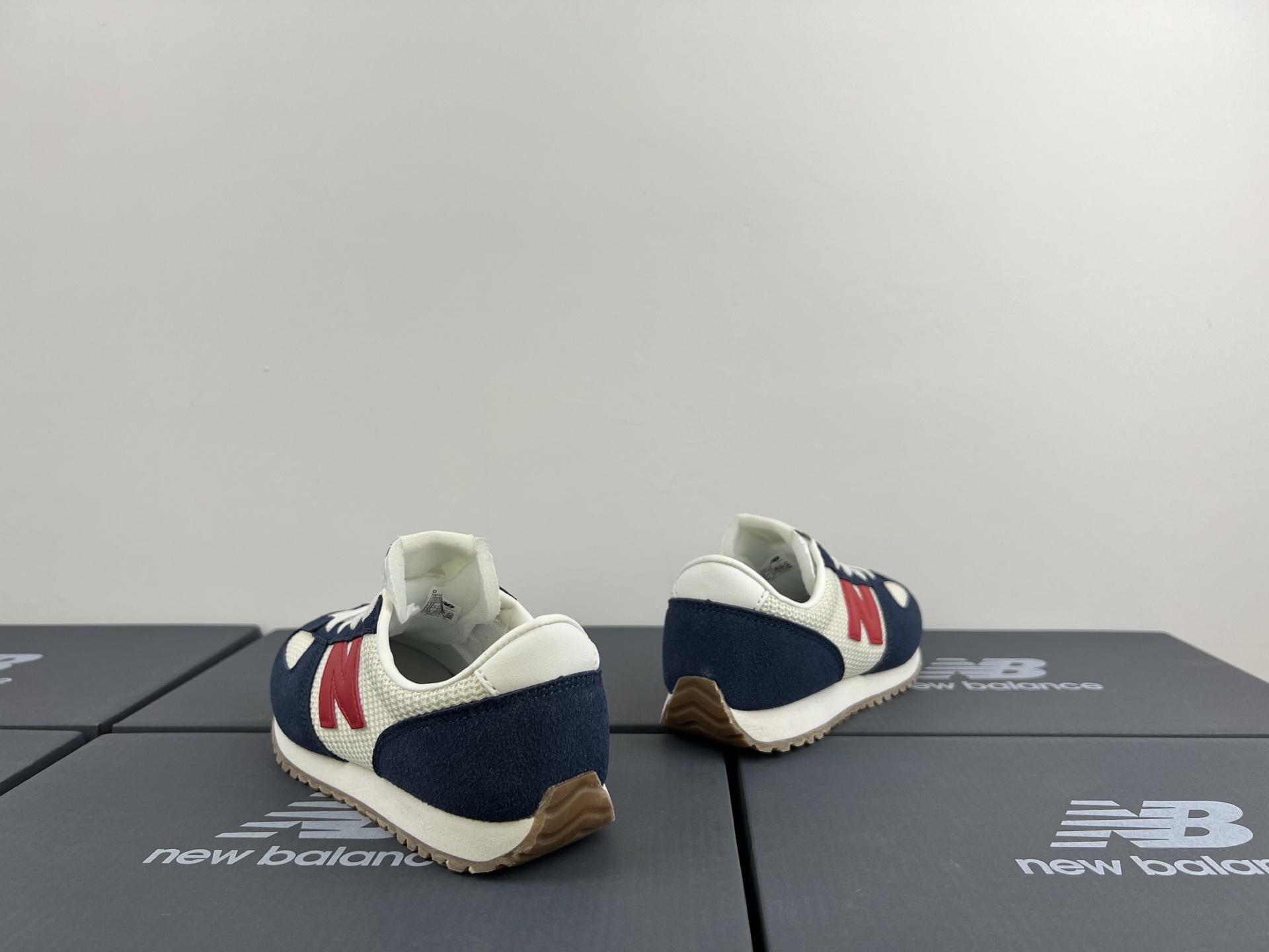 图片[5]-NB471 儿童松紧带运动休闲鞋💲 轻便透气耐磨户外徒步鞋，搭配松紧带闭合方式，提供出色的穿脱便捷性及轻薄的舒适性。 颜色： 白灰，米灰，米黑，米黄，黑月，黄粉，米粉，米蓝，黑白 尺码：25-37码-选品中心