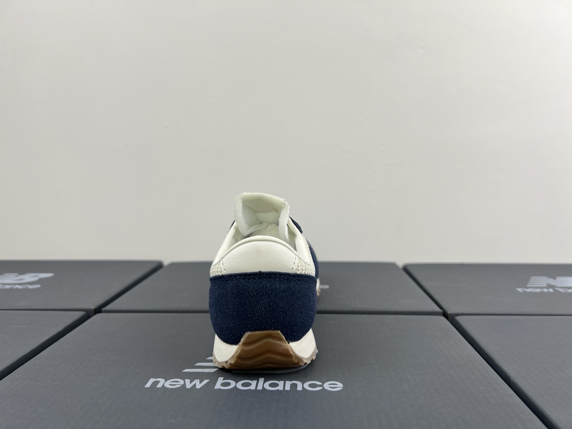 图片[9]-NB471 儿童松紧带运动休闲鞋💲 轻便透气耐磨户外徒步鞋，搭配松紧带闭合方式，提供出色的穿脱便捷性及轻薄的舒适性。 颜色： 白灰，米灰，米黑，米黄，黑月，黄粉，米粉，米蓝，黑白 尺码：25-37码-选品中心