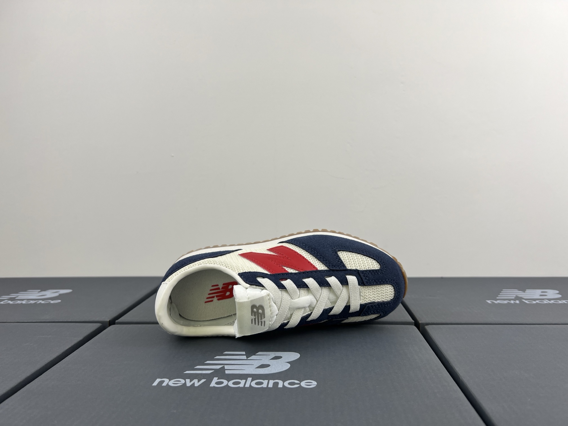 图片[7]-NB471 儿童松紧带运动休闲鞋💲 轻便透气耐磨户外徒步鞋，搭配松紧带闭合方式，提供出色的穿脱便捷性及轻薄的舒适性。 颜色： 白灰，米灰，米黑，米黄，黑月，黄粉，米粉，米蓝，黑白 尺码：25-37码-选品中心