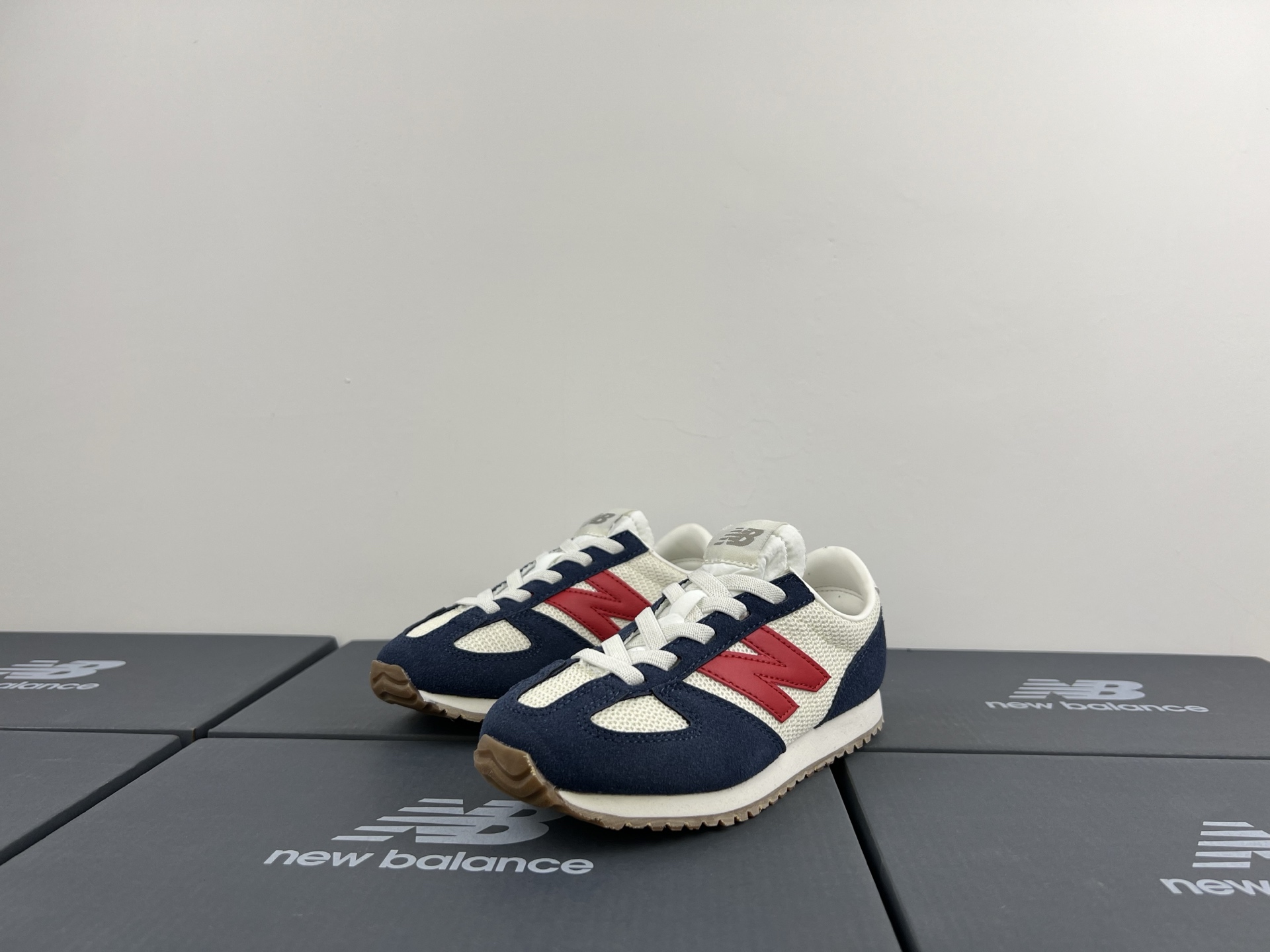 图片[3]-NB471 儿童松紧带运动休闲鞋💲 轻便透气耐磨户外徒步鞋，搭配松紧带闭合方式，提供出色的穿脱便捷性及轻薄的舒适性。 颜色： 白灰，米灰，米黑，米黄，黑月，黄粉，米粉，米蓝，黑白 尺码：25-37码-选品中心