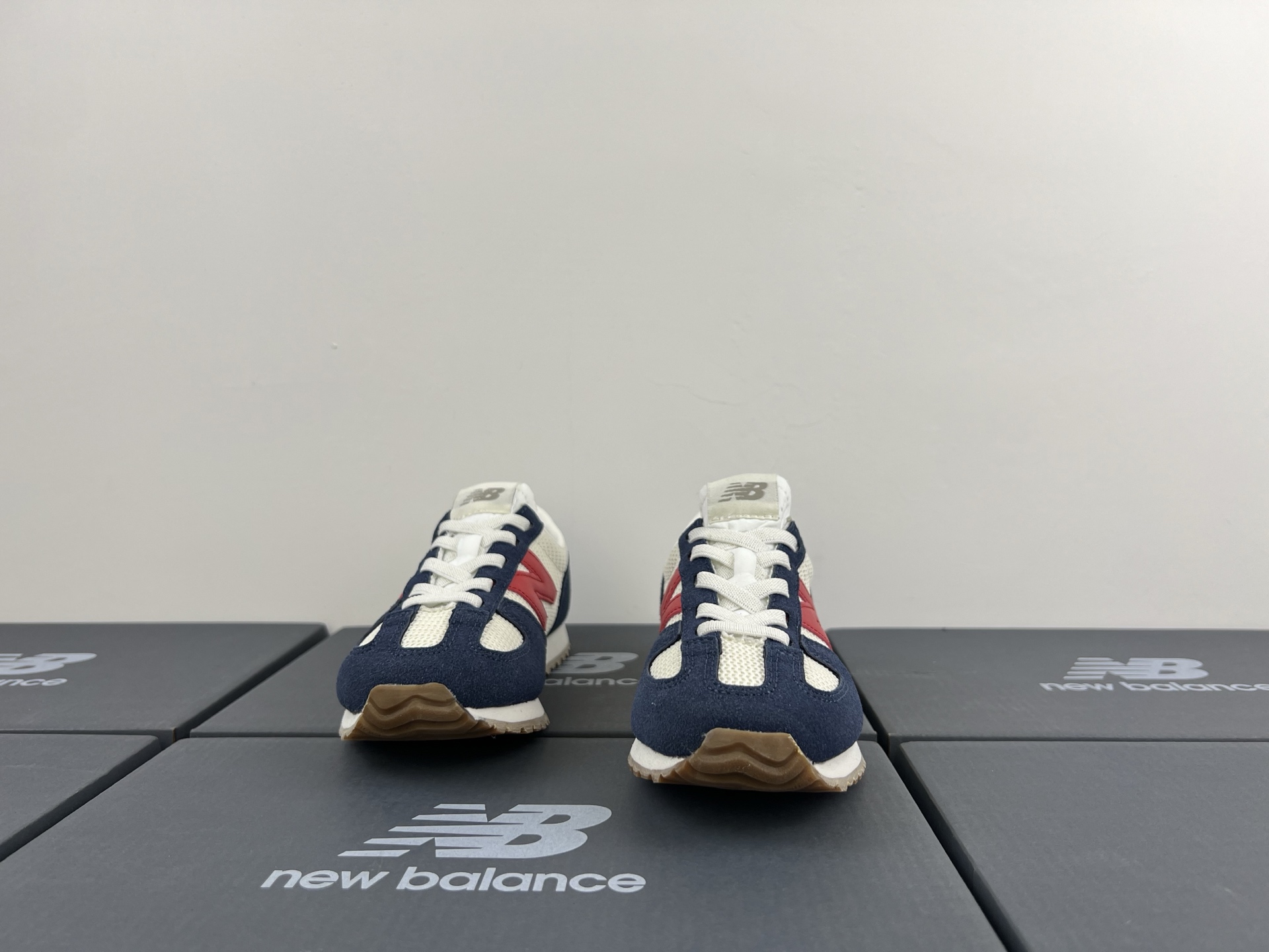 图片[4]-NB471 儿童松紧带运动休闲鞋💲 轻便透气耐磨户外徒步鞋，搭配松紧带闭合方式，提供出色的穿脱便捷性及轻薄的舒适性。 颜色： 白灰，米灰，米黑，米黄，黑月，黄粉，米粉，米蓝，黑白 尺码：25-37码-选品中心