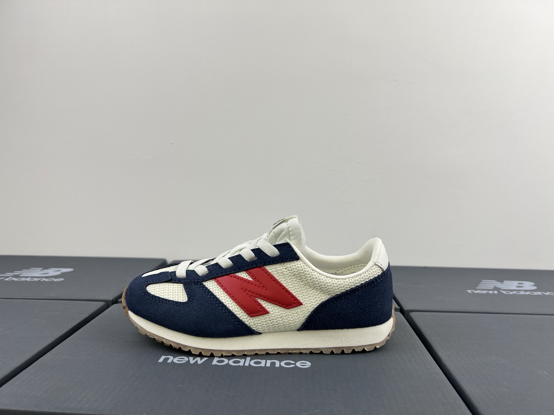 图片[6]-NB471 儿童松紧带运动休闲鞋💲 轻便透气耐磨户外徒步鞋，搭配松紧带闭合方式，提供出色的穿脱便捷性及轻薄的舒适性。 颜色： 白灰，米灰，米黑，米黄，黑月，黄粉，米粉，米蓝，黑白 尺码：25-37码-选品中心