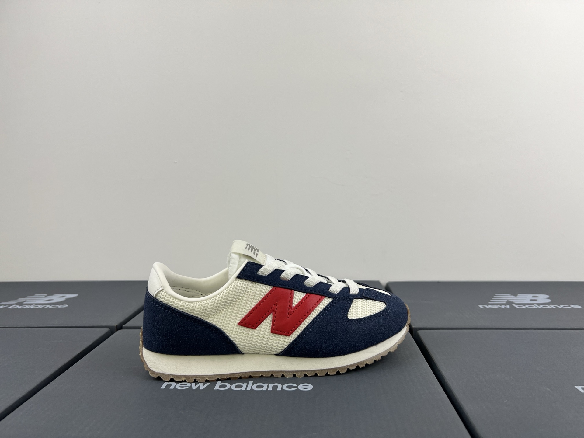 图片[8]-NB471 儿童松紧带运动休闲鞋💲 轻便透气耐磨户外徒步鞋，搭配松紧带闭合方式，提供出色的穿脱便捷性及轻薄的舒适性。 颜色： 白灰，米灰，米黑，米黄，黑月，黄粉，米粉，米蓝，黑白 尺码：25-37码-选品中心