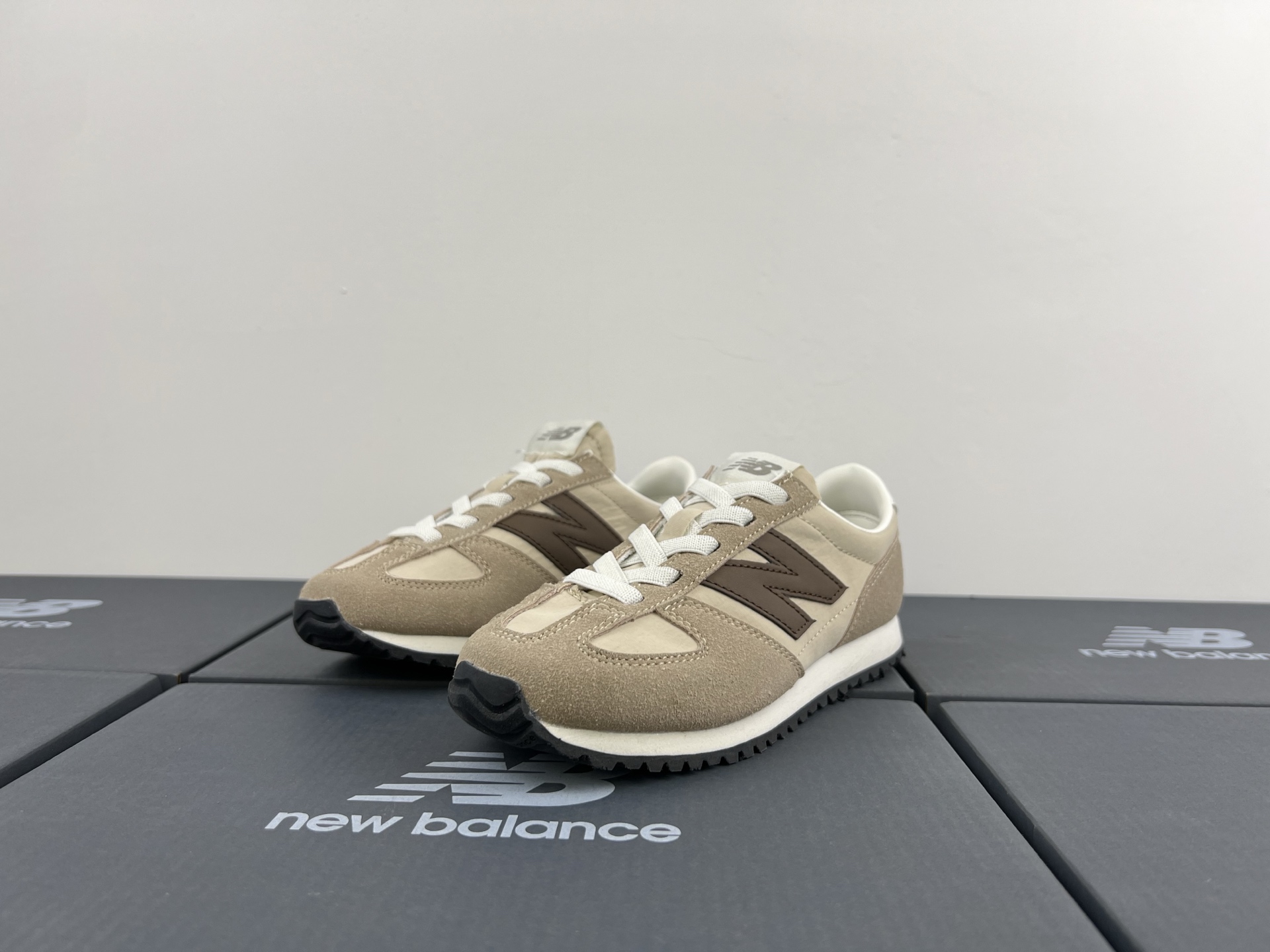 图片[3]-NB471 儿童松紧带运动休闲鞋💲 轻便透气耐磨户外徒步鞋，搭配松紧带闭合方式，提供出色的穿脱便捷性及轻薄的舒适性。 颜色： 白灰，米灰，米黑，米黄，黑月，黄粉，米粉，米蓝，黑白 尺码：25-37码-选品中心