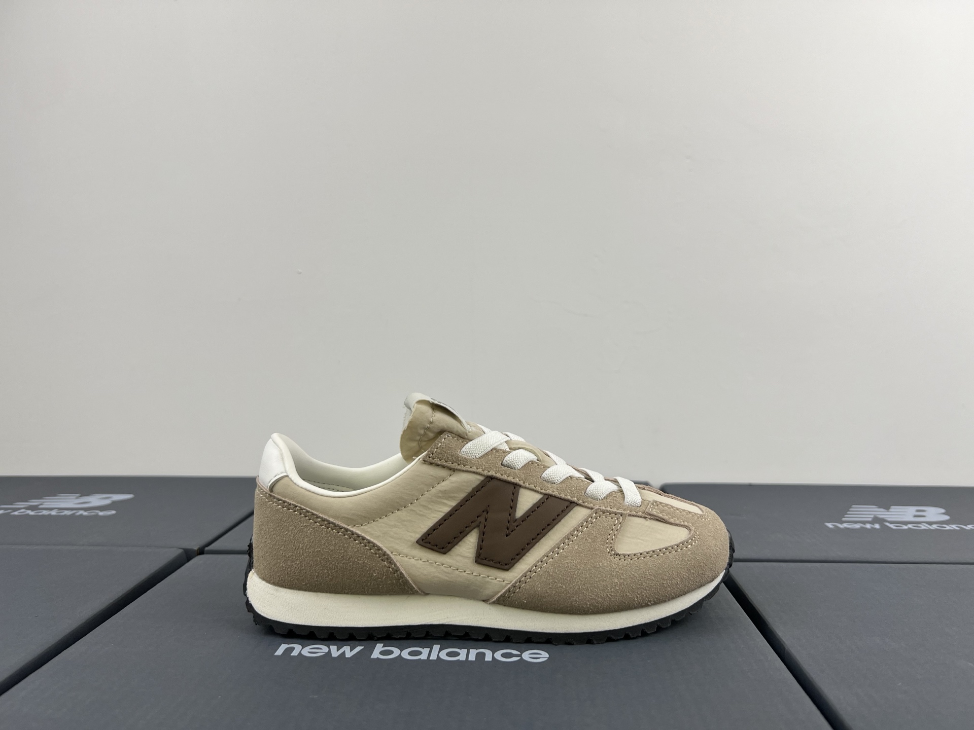 图片[8]-NB471 儿童松紧带运动休闲鞋💲 轻便透气耐磨户外徒步鞋，搭配松紧带闭合方式，提供出色的穿脱便捷性及轻薄的舒适性。 颜色： 白灰，米灰，米黑，米黄，黑月，黄粉，米粉，米蓝，黑白 尺码：25-37码-选品中心