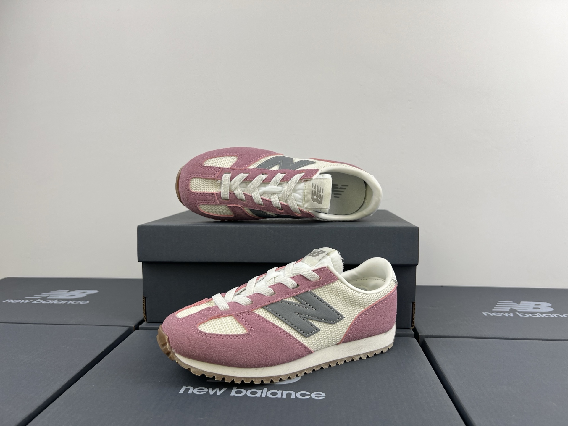 图片[2]-NB471 儿童松紧带运动休闲鞋💲 轻便透气耐磨户外徒步鞋，搭配松紧带闭合方式，提供出色的穿脱便捷性及轻薄的舒适性。 颜色： 白灰，米灰，米黑，米黄，黑月，黄粉，米粉，米蓝，黑白 尺码：25-37码-选品中心