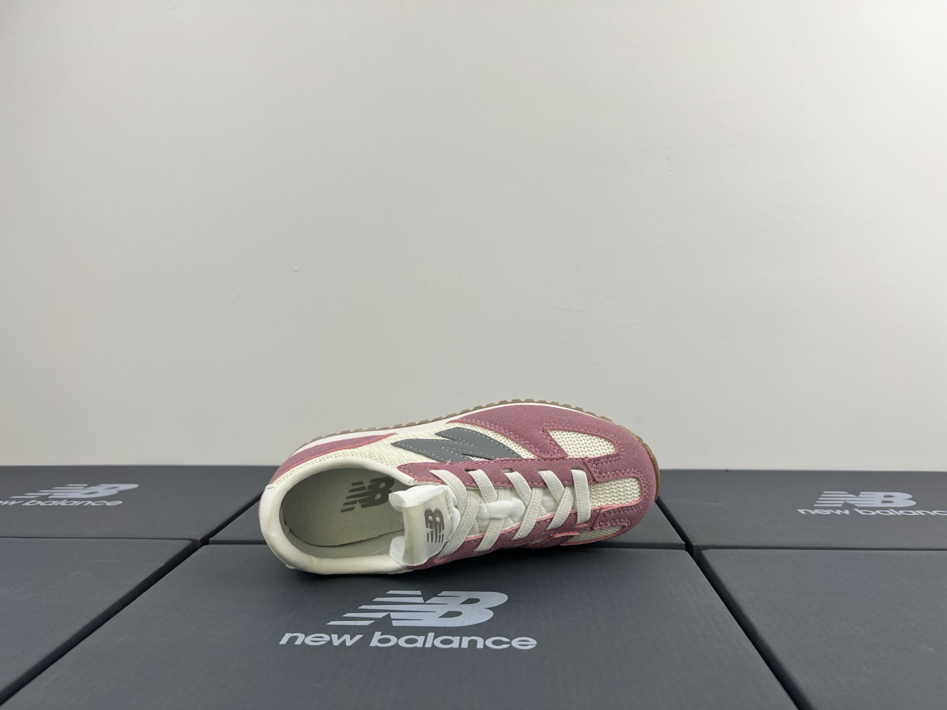 图片[7]-NB471 儿童松紧带运动休闲鞋💲 轻便透气耐磨户外徒步鞋，搭配松紧带闭合方式，提供出色的穿脱便捷性及轻薄的舒适性。 颜色： 白灰，米灰，米黑，米黄，黑月，黄粉，米粉，米蓝，黑白 尺码：25-37码-选品中心