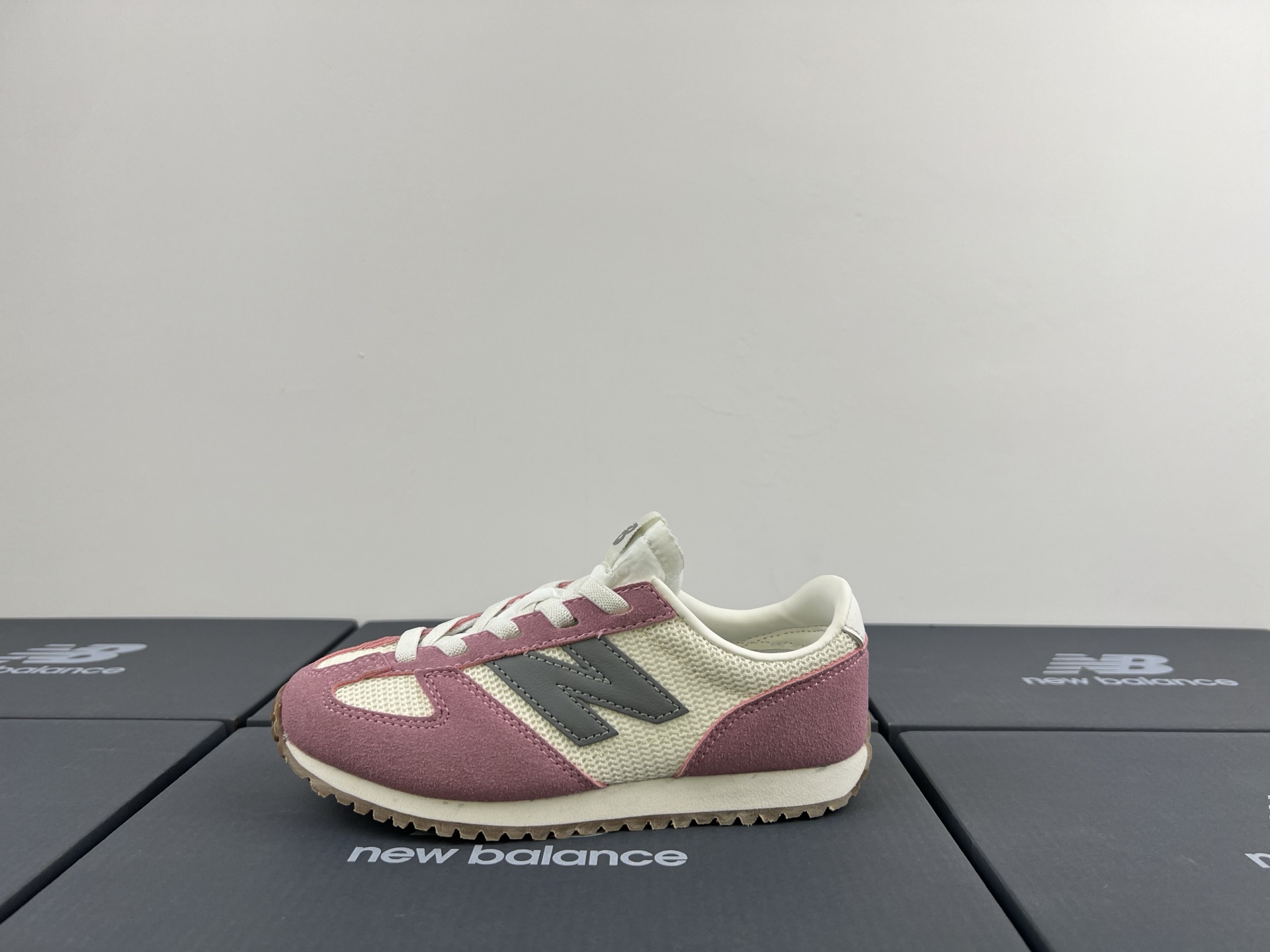 图片[6]-NB471 儿童松紧带运动休闲鞋💲 轻便透气耐磨户外徒步鞋，搭配松紧带闭合方式，提供出色的穿脱便捷性及轻薄的舒适性。 颜色： 白灰，米灰，米黑，米黄，黑月，黄粉，米粉，米蓝，黑白 尺码：25-37码-选品中心