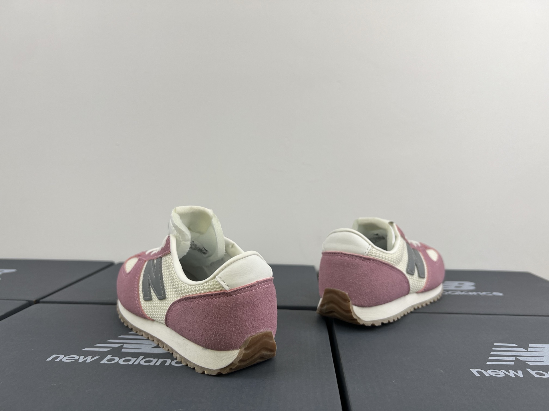 图片[5]-NB471 儿童松紧带运动休闲鞋💲 轻便透气耐磨户外徒步鞋，搭配松紧带闭合方式，提供出色的穿脱便捷性及轻薄的舒适性。 颜色： 白灰，米灰，米黑，米黄，黑月，黄粉，米粉，米蓝，黑白 尺码：25-37码-选品中心