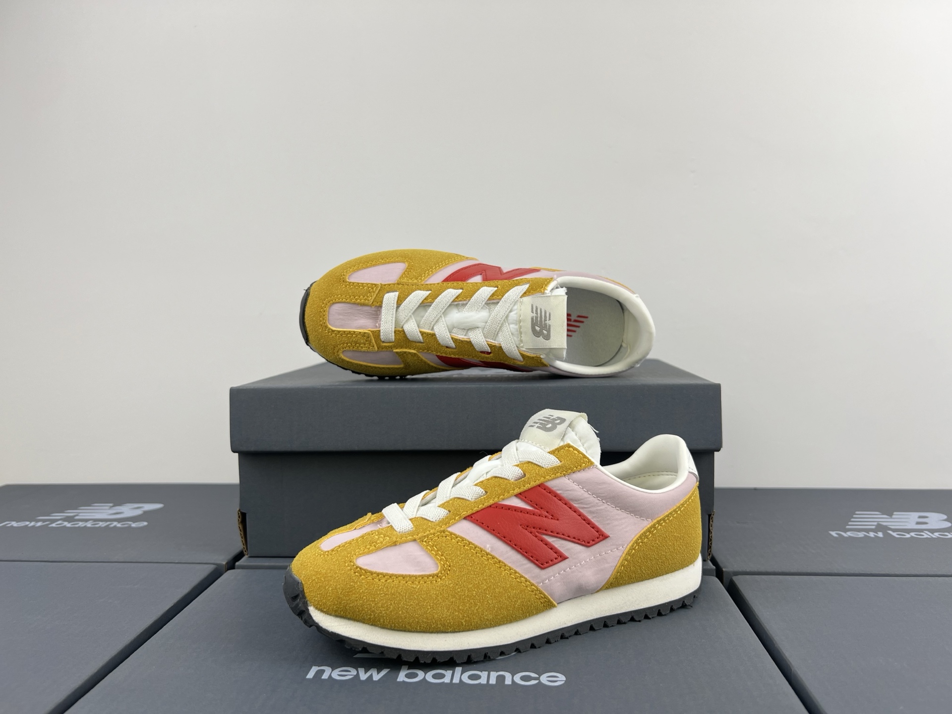 图片[2]-NB471 儿童松紧带运动休闲鞋💲 轻便透气耐磨户外徒步鞋，搭配松紧带闭合方式，提供出色的穿脱便捷性及轻薄的舒适性。 颜色： 白灰，米灰，米黑，米黄，黑月，黄粉，米粉，米蓝，黑白 尺码：25-37码-选品中心